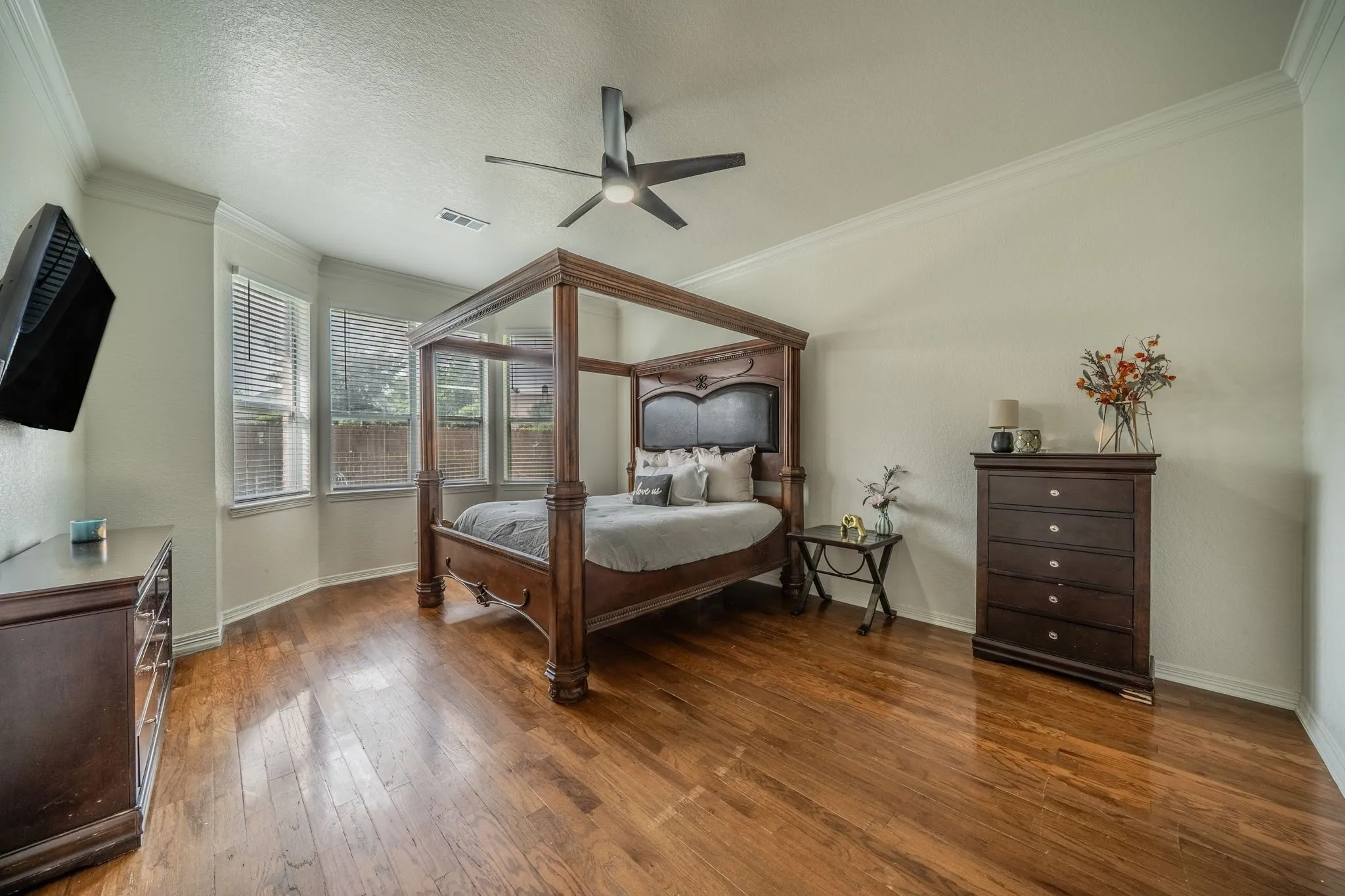 Single Family Residence For Sale in Parker County , 2114 Sagewood Drive, Weatherford, Texas 76087, 5 Bedroom, 3 Bathroom, 2 Garage spaces, 2,626 Sqft, built in 1999, mls#21270567, Real Estate Agent in Weatherford, Homes For Sale in Parker county, Homes For Sale in Weatherford, Realtor in Weatherford Texas, Real Estate Brokerage Independent Realty Texas, Luminita Cordes Realtor