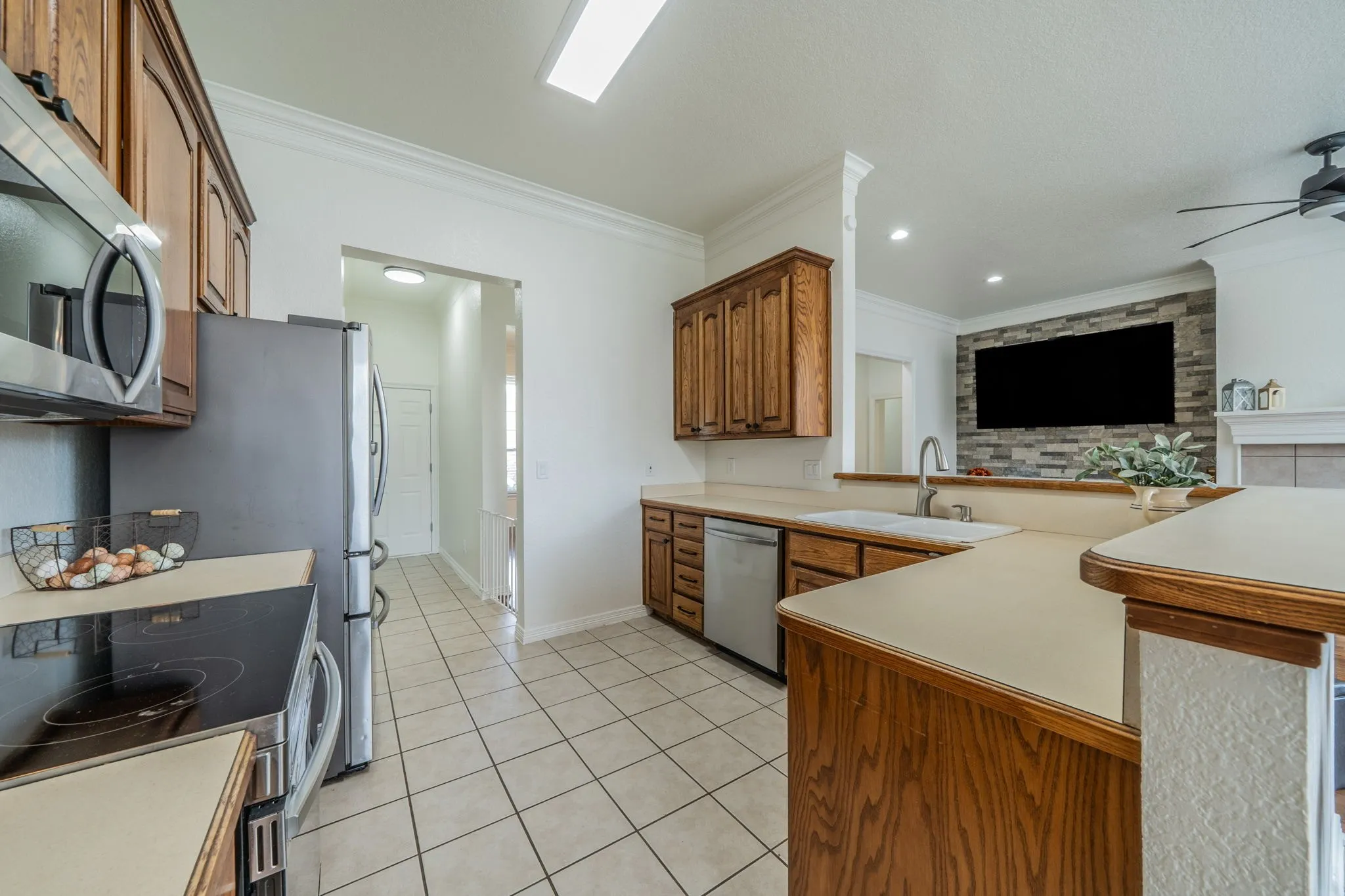 Single Family Residence For Sale in Parker County , 2114 Sagewood Drive, Weatherford, Texas 76087, 5 Bedroom, 3 Bathroom, 2 Garage spaces, 2,626 Sqft, built in 1999, mls#21270567, Real Estate Agent in Weatherford, Homes For Sale in Parker county, Homes For Sale in Weatherford, Realtor in Weatherford Texas, Real Estate Brokerage Independent Realty Texas, Luminita Cordes Realtor