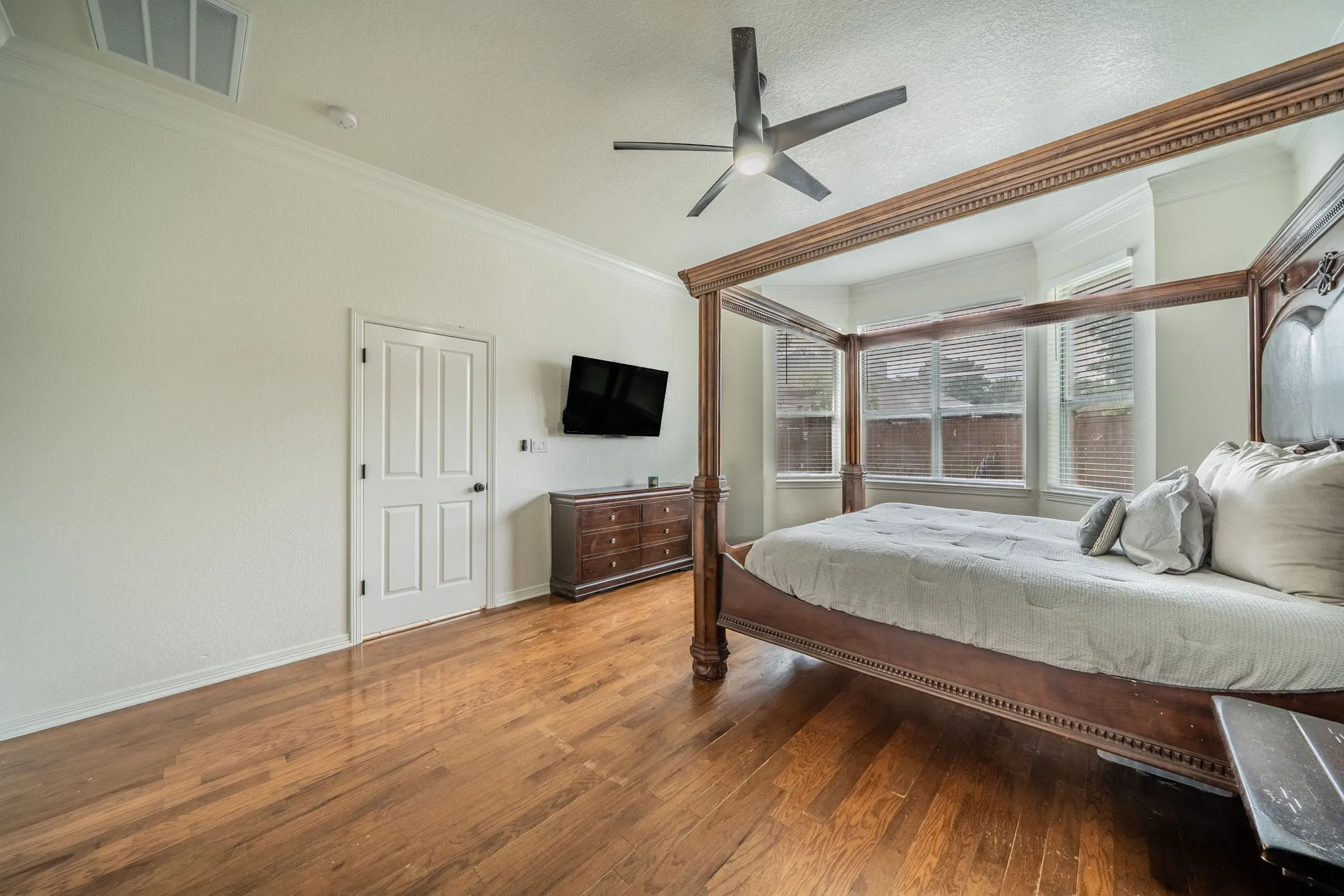 Single Family Residence For Sale in Parker County , 2114 Sagewood Drive, Weatherford, Texas 76087, 5 Bedroom, 3 Bathroom, 2 Garage spaces, 2,626 Sqft, built in 1999, mls#21270567, Real Estate Agent in Weatherford, Homes For Sale in Parker county, Homes For Sale in Weatherford, Realtor in Weatherford Texas, Real Estate Brokerage Independent Realty Texas, Luminita Cordes Realtor