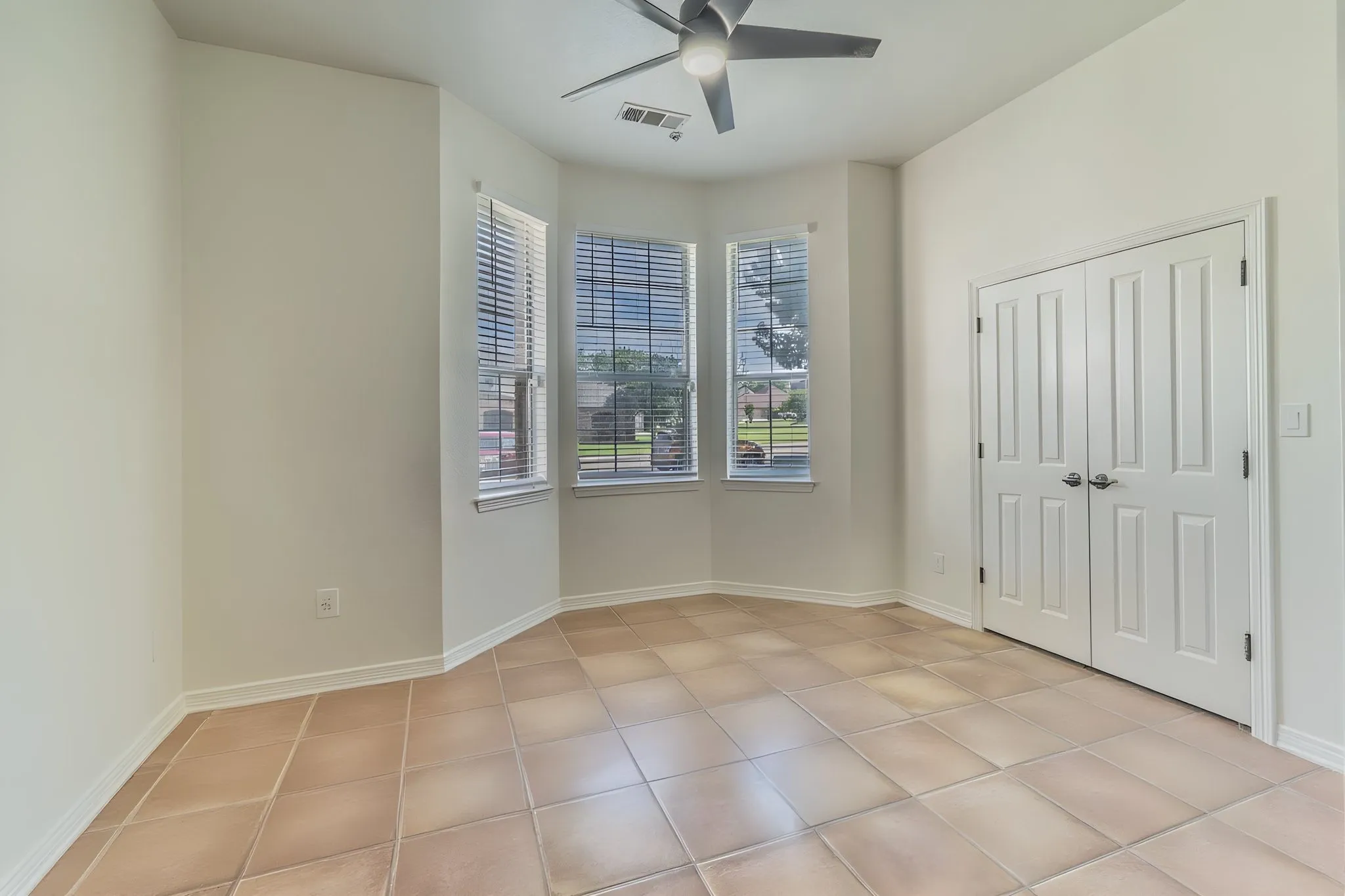Single Family Residence For Sale in Parker County , 2114 Sagewood Drive, Weatherford, Texas 76087, 5 Bedroom, 3 Bathroom, 2 Garage spaces, 2,626 Sqft, built in 1999, mls#21270567, Real Estate Agent in Weatherford, Homes For Sale in Parker county, Homes For Sale in Weatherford, Realtor in Weatherford Texas, Real Estate Brokerage Independent Realty Texas, Luminita Cordes Realtor