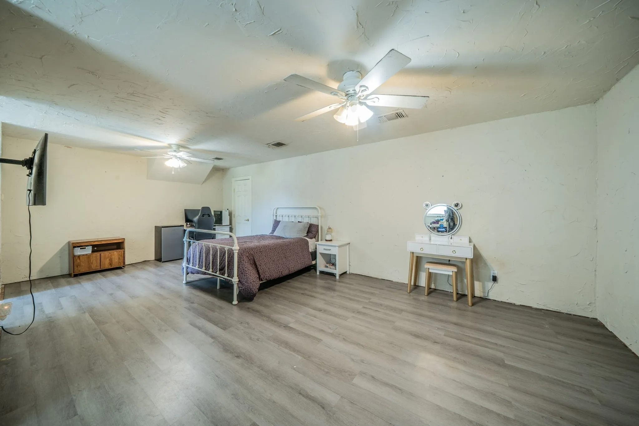 Single Family Residence For Sale in Parker County , 2114 Sagewood Drive, Weatherford, Texas 76087, 5 Bedroom, 3 Bathroom, 2 Garage spaces, 2,626 Sqft, built in 1999, mls#21270567, Real Estate Agent in Weatherford, Homes For Sale in Parker county, Homes For Sale in Weatherford, Realtor in Weatherford Texas, Real Estate Brokerage Independent Realty Texas, Luminita Cordes Realtor