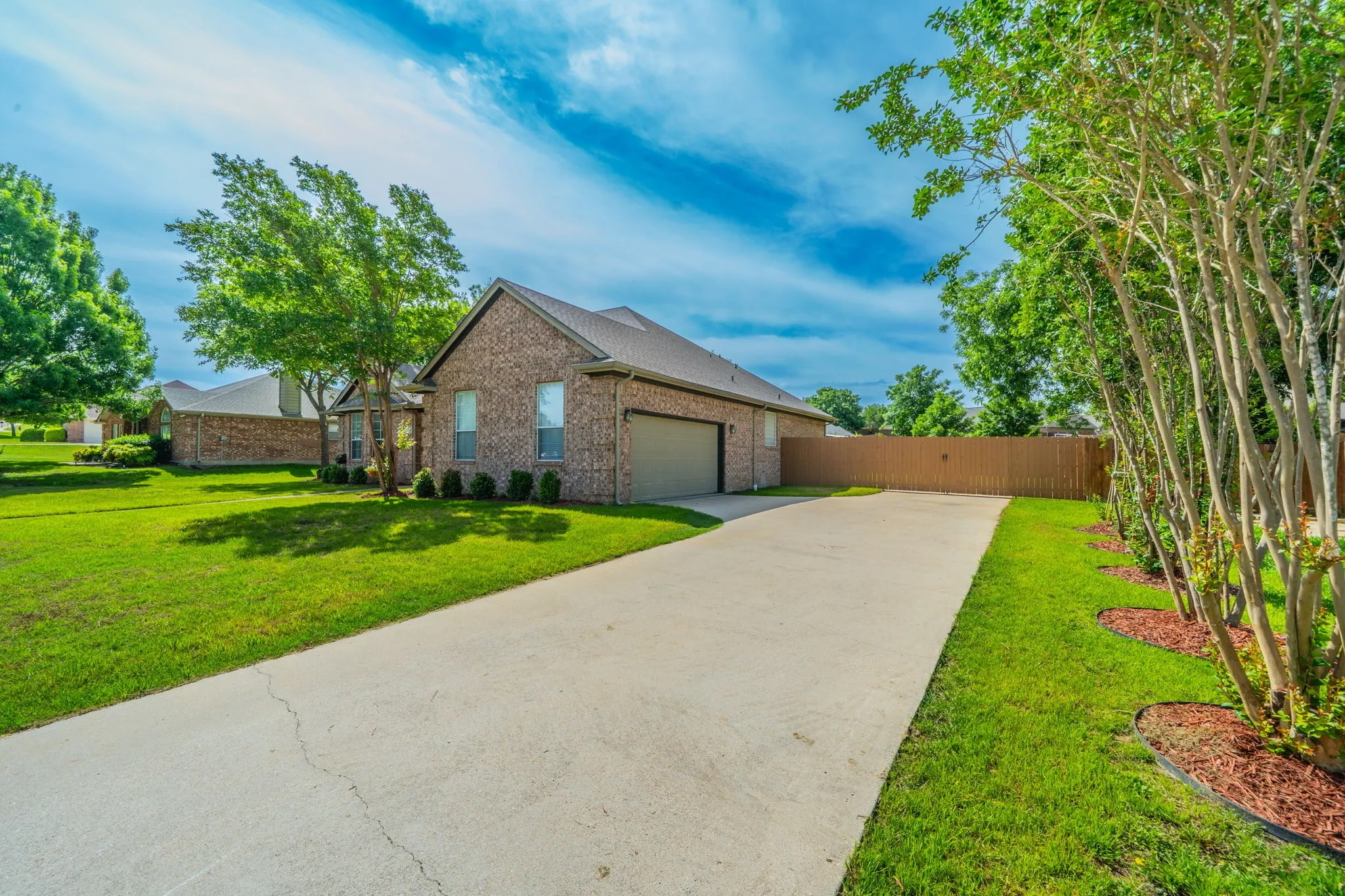 Single Family Residence For Sale in Parker County , 2114 Sagewood Drive, Weatherford, Texas 76087, 5 Bedroom, 3 Bathroom, 2 Garage spaces, 2,626 Sqft, built in 1999, mls#21270567, Real Estate Agent in Weatherford, Homes For Sale in Parker county, Homes For Sale in Weatherford, Realtor in Weatherford Texas, Real Estate Brokerage Independent Realty Texas, Luminita Cordes Realtor