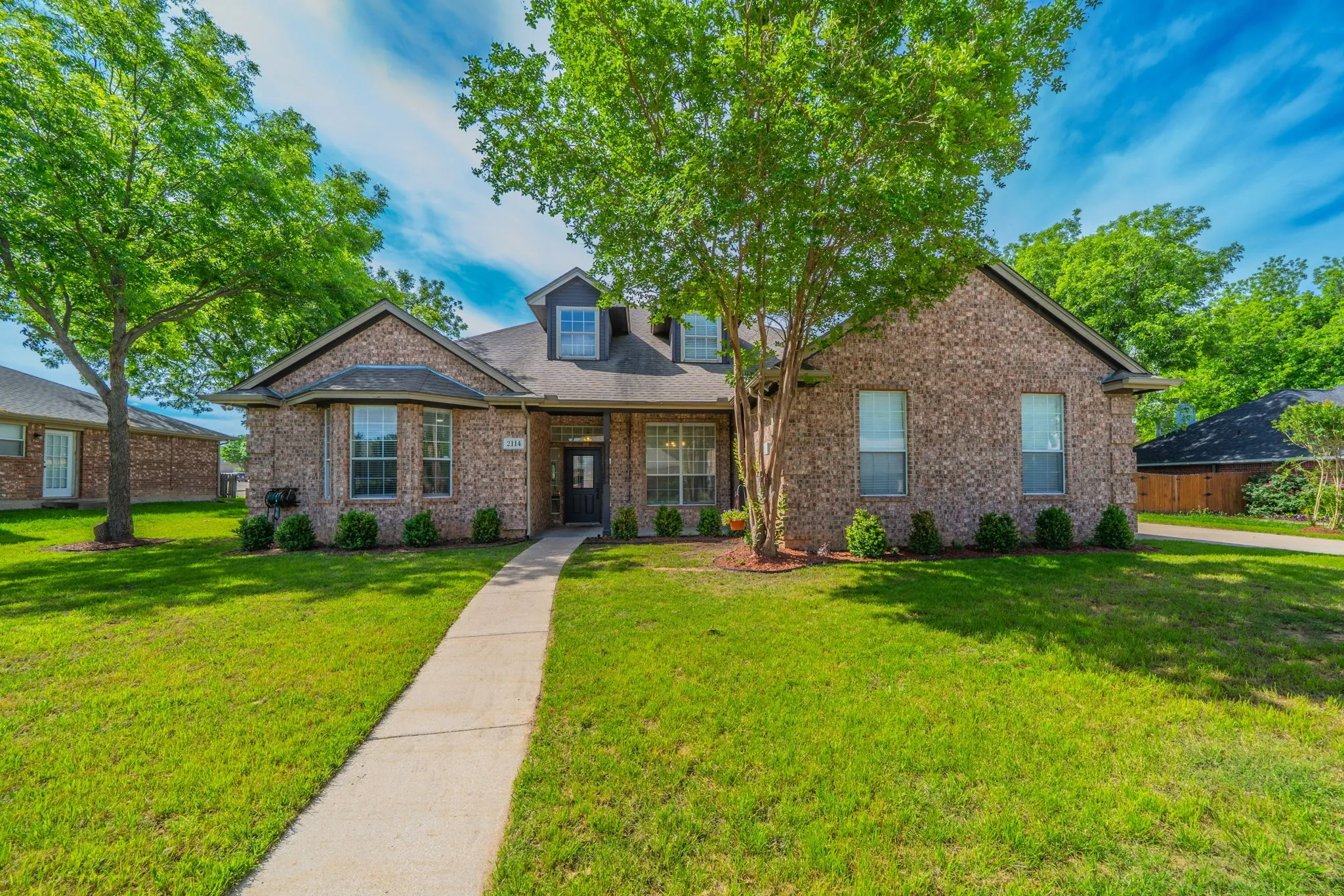 Single Family Residence For Sale in Parker County , 2114 Sagewood Drive, Weatherford, Texas 76087, 5 Bedroom, 3 Bathroom, 2 Garage spaces, 2,626 Sqft, built in 1999, mls#21270567, Real Estate Agent in Weatherford, Homes For Sale in Parker county, Homes For Sale in Weatherford, Realtor in Weatherford Texas, Real Estate Brokerage Independent Realty Texas, Luminita Cordes Realtor