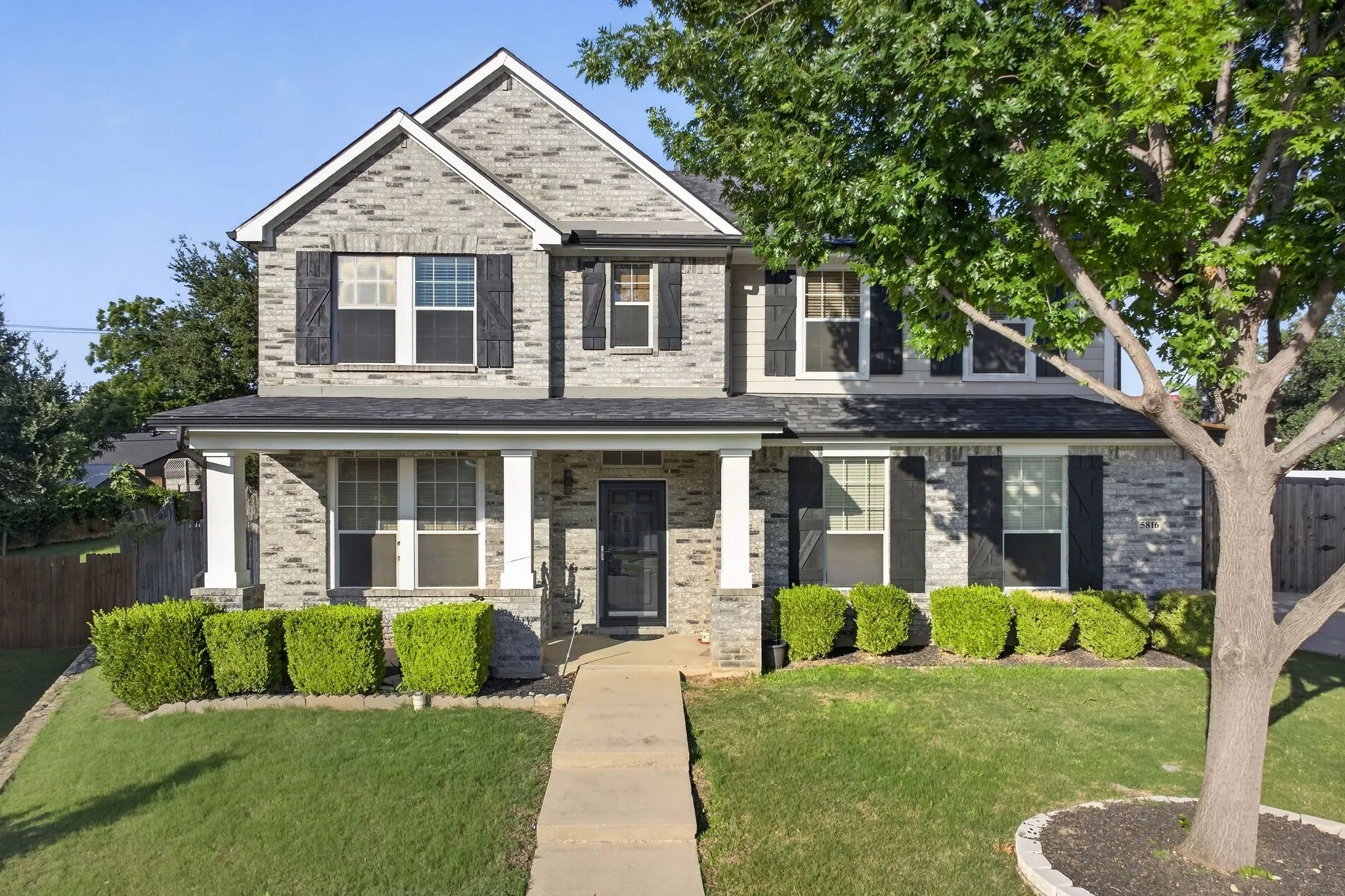 Single Family Residence For Sale in Tarrant County , 5816 Hilton Head Drive, North Richland Hills, Texas 76180, 4 Bedroom, 3 Bathroom, 2 Garage spaces, 2,751 Sqft, built in 2004, mls#21275069, Real Estate Agent in North Richland Hills, Homes For Sale in Tarrant county, Homes For Sale in North Richland Hills, Realtor in North Richland Hills Texas, Real Estate Brokerage Independent Realty Texas, Luminita Cordes Realtor