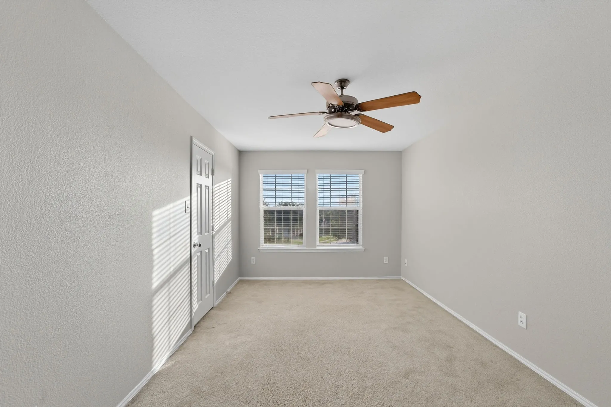 Single Family Residence For Sale in Tarrant County , 5816 Hilton Head Drive, North Richland Hills, Texas 76180, 4 Bedroom, 3 Bathroom, 2 Garage spaces, 2,751 Sqft, built in 2004, mls#21275069, Real Estate Agent in North Richland Hills, Homes For Sale in Tarrant county, Homes For Sale in North Richland Hills, Realtor in North Richland Hills Texas, Real Estate Brokerage Independent Realty Texas, Luminita Cordes Realtor