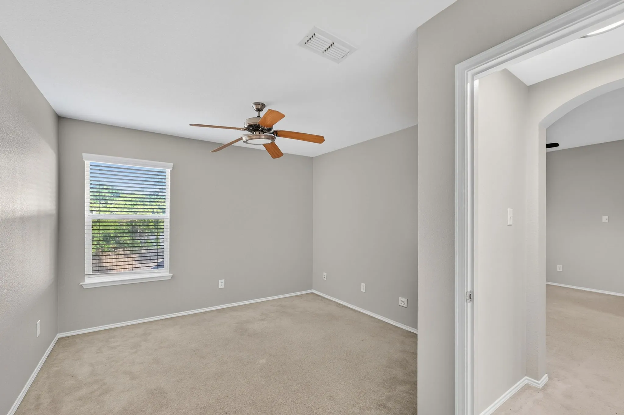 Single Family Residence For Sale in Tarrant County , 5816 Hilton Head Drive, North Richland Hills, Texas 76180, 4 Bedroom, 3 Bathroom, 2 Garage spaces, 2,751 Sqft, built in 2004, mls#21275069, Real Estate Agent in North Richland Hills, Homes For Sale in Tarrant county, Homes For Sale in North Richland Hills, Realtor in North Richland Hills Texas, Real Estate Brokerage Independent Realty Texas, Luminita Cordes Realtor