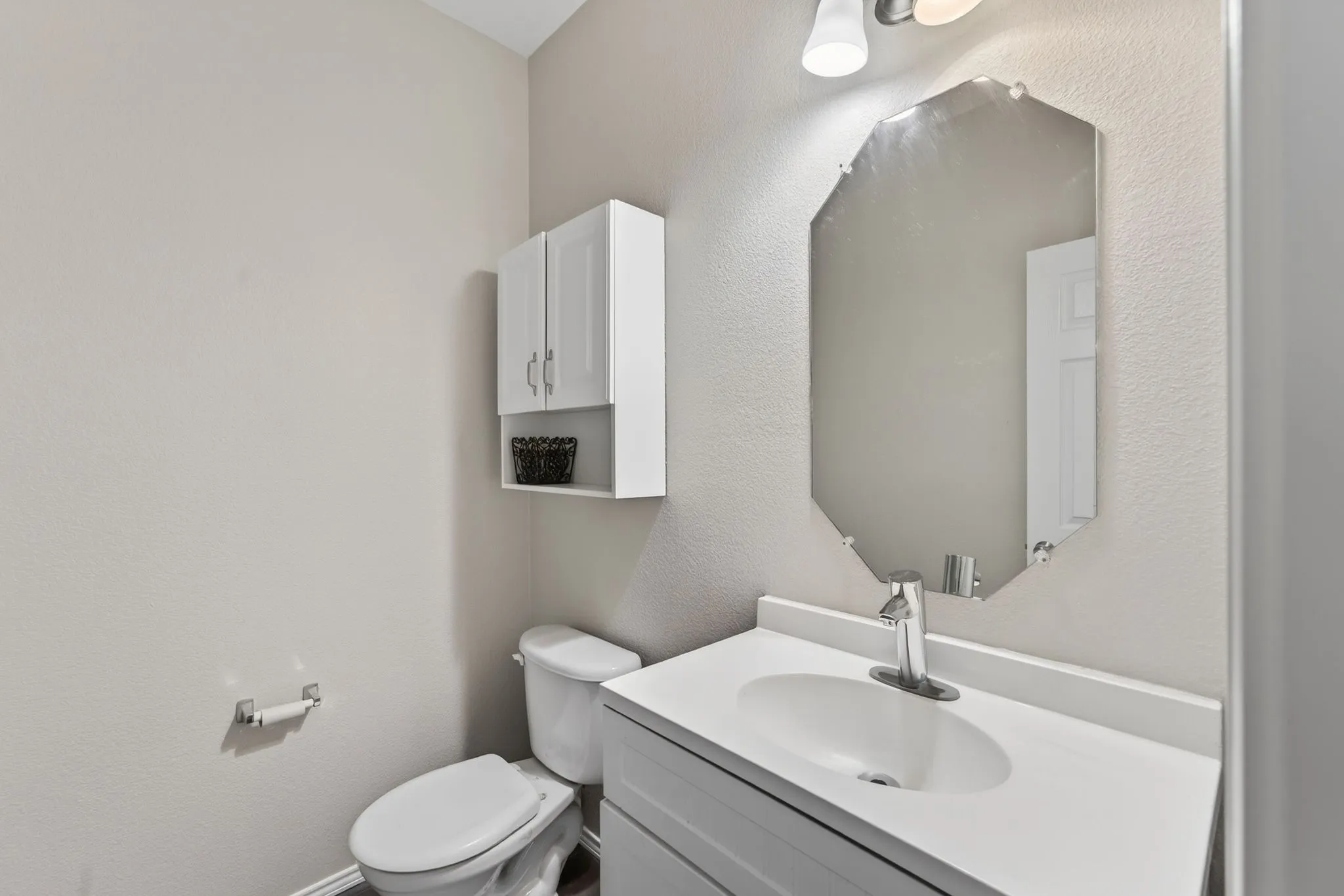 Single Family Residence For Sale in Tarrant County , 5816 Hilton Head Drive, North Richland Hills, Texas 76180, 4 Bedroom, 3 Bathroom, 2 Garage spaces, 2,751 Sqft, built in 2004, mls#21275069, Real Estate Agent in North Richland Hills, Homes For Sale in Tarrant county, Homes For Sale in North Richland Hills, Realtor in North Richland Hills Texas, Real Estate Brokerage Independent Realty Texas, Luminita Cordes Realtor