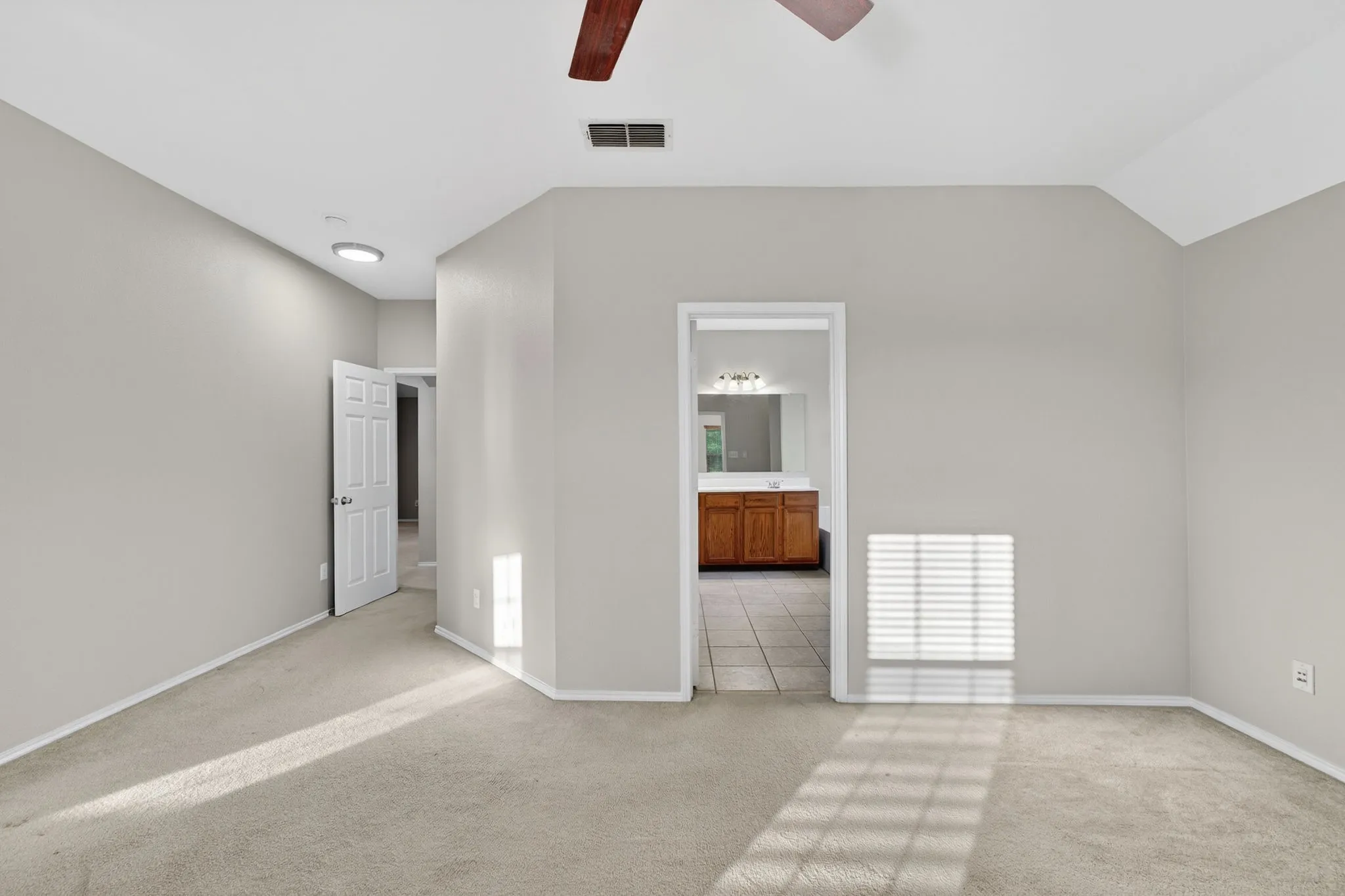 Single Family Residence For Sale in Tarrant County , 5816 Hilton Head Drive, North Richland Hills, Texas 76180, 4 Bedroom, 3 Bathroom, 2 Garage spaces, 2,751 Sqft, built in 2004, mls#21275069, Real Estate Agent in North Richland Hills, Homes For Sale in Tarrant county, Homes For Sale in North Richland Hills, Realtor in North Richland Hills Texas, Real Estate Brokerage Independent Realty Texas, Luminita Cordes Realtor
