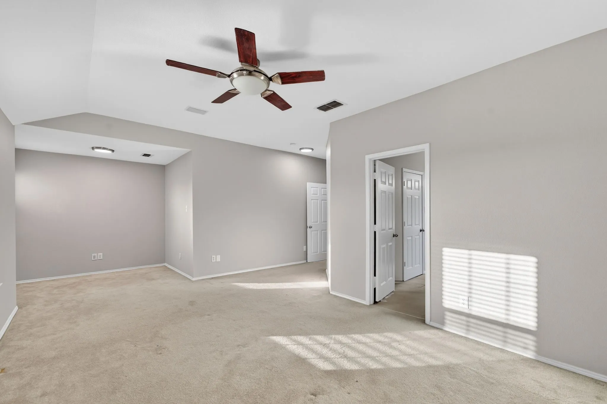 Single Family Residence For Sale in Tarrant County , 5816 Hilton Head Drive, North Richland Hills, Texas 76180, 4 Bedroom, 3 Bathroom, 2 Garage spaces, 2,751 Sqft, built in 2004, mls#21275069, Real Estate Agent in North Richland Hills, Homes For Sale in Tarrant county, Homes For Sale in North Richland Hills, Realtor in North Richland Hills Texas, Real Estate Brokerage Independent Realty Texas, Luminita Cordes Realtor