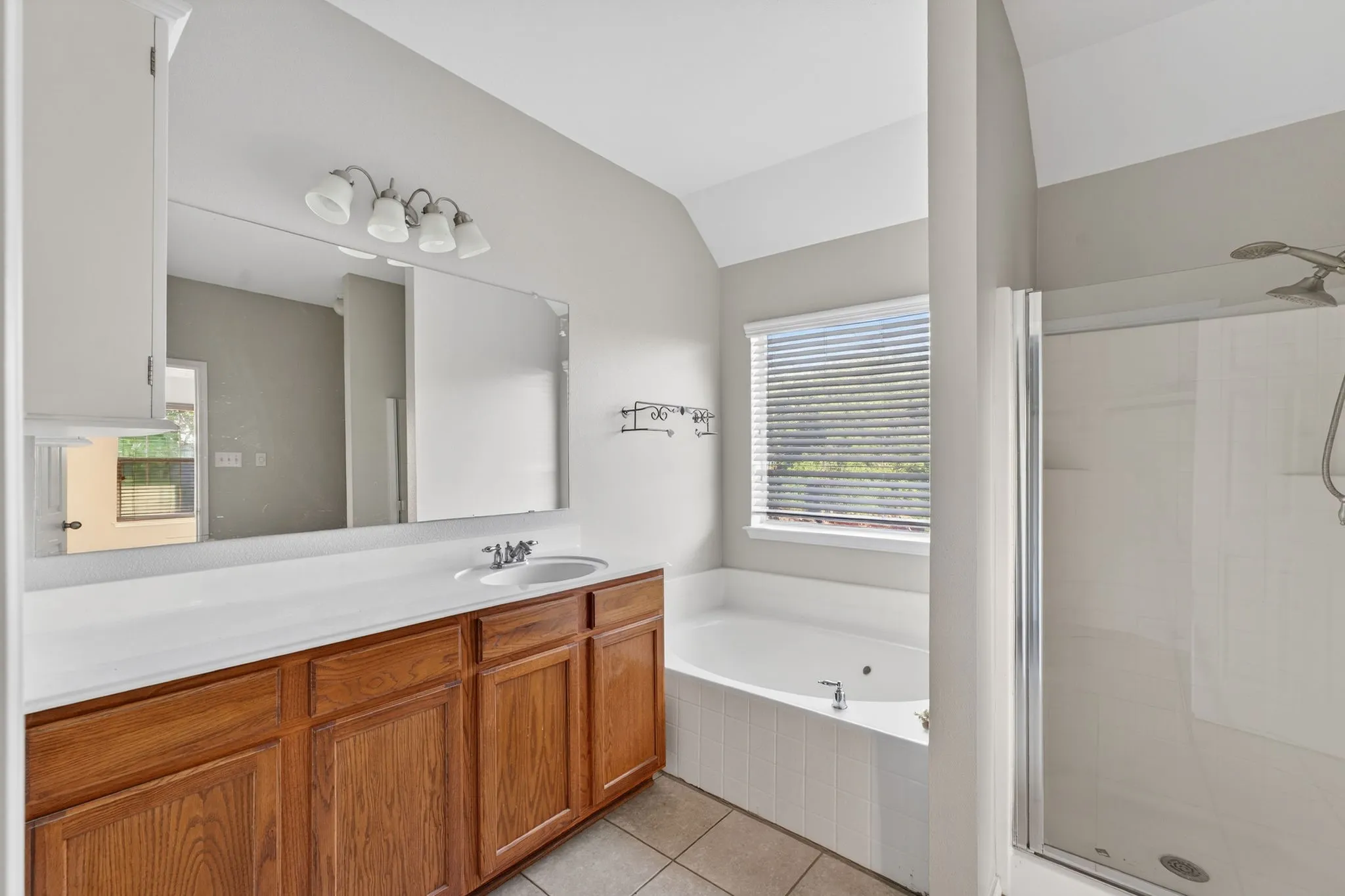 Single Family Residence For Sale in Tarrant County , 5816 Hilton Head Drive, North Richland Hills, Texas 76180, 4 Bedroom, 3 Bathroom, 2 Garage spaces, 2,751 Sqft, built in 2004, mls#21275069, Real Estate Agent in North Richland Hills, Homes For Sale in Tarrant county, Homes For Sale in North Richland Hills, Realtor in North Richland Hills Texas, Real Estate Brokerage Independent Realty Texas, Luminita Cordes Realtor