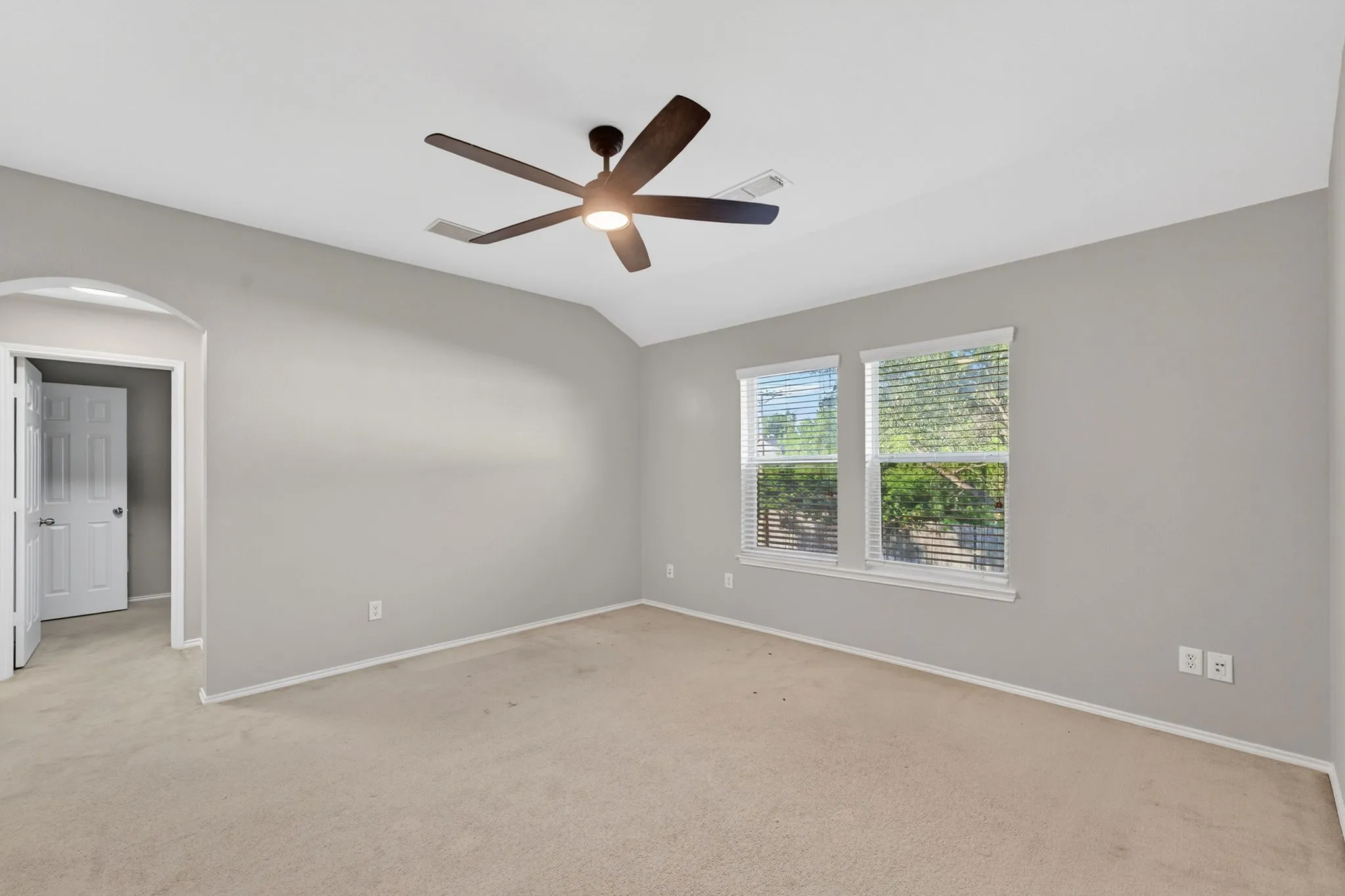 Single Family Residence For Sale in Tarrant County , 5816 Hilton Head Drive, North Richland Hills, Texas 76180, 4 Bedroom, 3 Bathroom, 2 Garage spaces, 2,751 Sqft, built in 2004, mls#21275069, Real Estate Agent in North Richland Hills, Homes For Sale in Tarrant county, Homes For Sale in North Richland Hills, Realtor in North Richland Hills Texas, Real Estate Brokerage Independent Realty Texas, Luminita Cordes Realtor