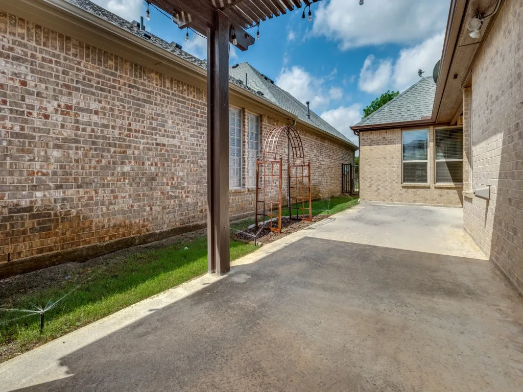 Condominium For Sale in Tarrant County , 281 Tulip Way, Keller, Texas 76248, 2 Bedroom, 2 Bathroom, 2 Garage spaces, 1,605 Sqft, built in 2013, mls#21276072, Real Estate Agent in Keller, Homes For Sale in Tarrant county, Homes For Sale in Keller, Realtor in Keller Texas, Real Estate Brokerage Independent Realty Texas, Luminita Cordes Realtor