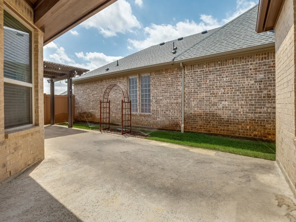 Condominium For Sale in Tarrant County , 281 Tulip Way, Keller, Texas 76248, 2 Bedroom, 2 Bathroom, 2 Garage spaces, 1,605 Sqft, built in 2013, mls#21276072, Real Estate Agent in Keller, Homes For Sale in Tarrant county, Homes For Sale in Keller, Realtor in Keller Texas, Real Estate Brokerage Independent Realty Texas, Luminita Cordes Realtor