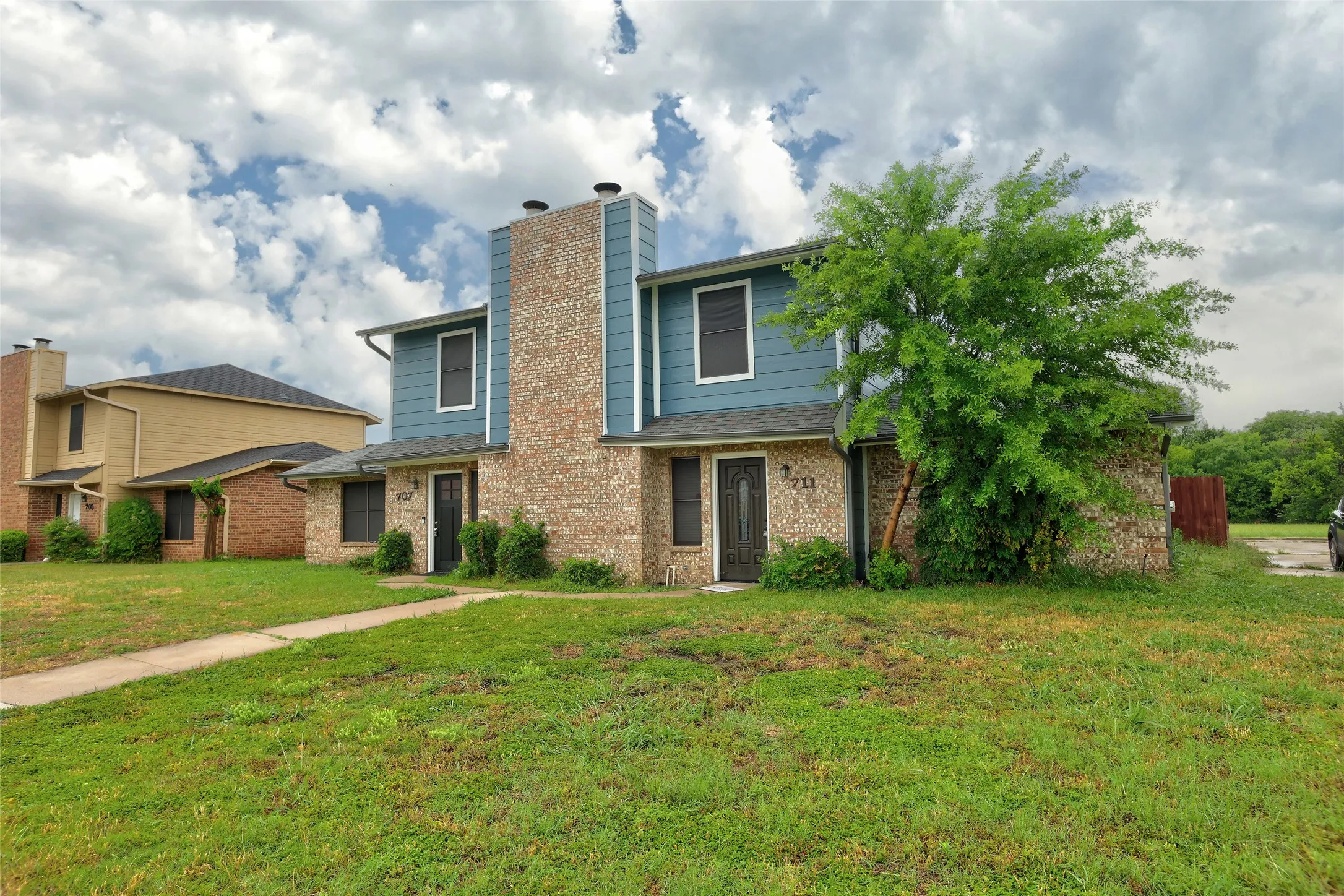 Duplex For Sale in Denton County , 707 & 711 Wolftrap Drive, Denton, Texas 76209, 6 Bedroom, 4 Bathroom, 2 Garage spaces, 2,692 Sqft, built in 1984, mls#21271761, Real Estate Agent in Denton, Homes For Sale in Denton county, Homes For Sale in Denton, Realtor in Denton Texas, Real Estate Brokerage Independent Realty Texas, Luminita Cordes Realtor