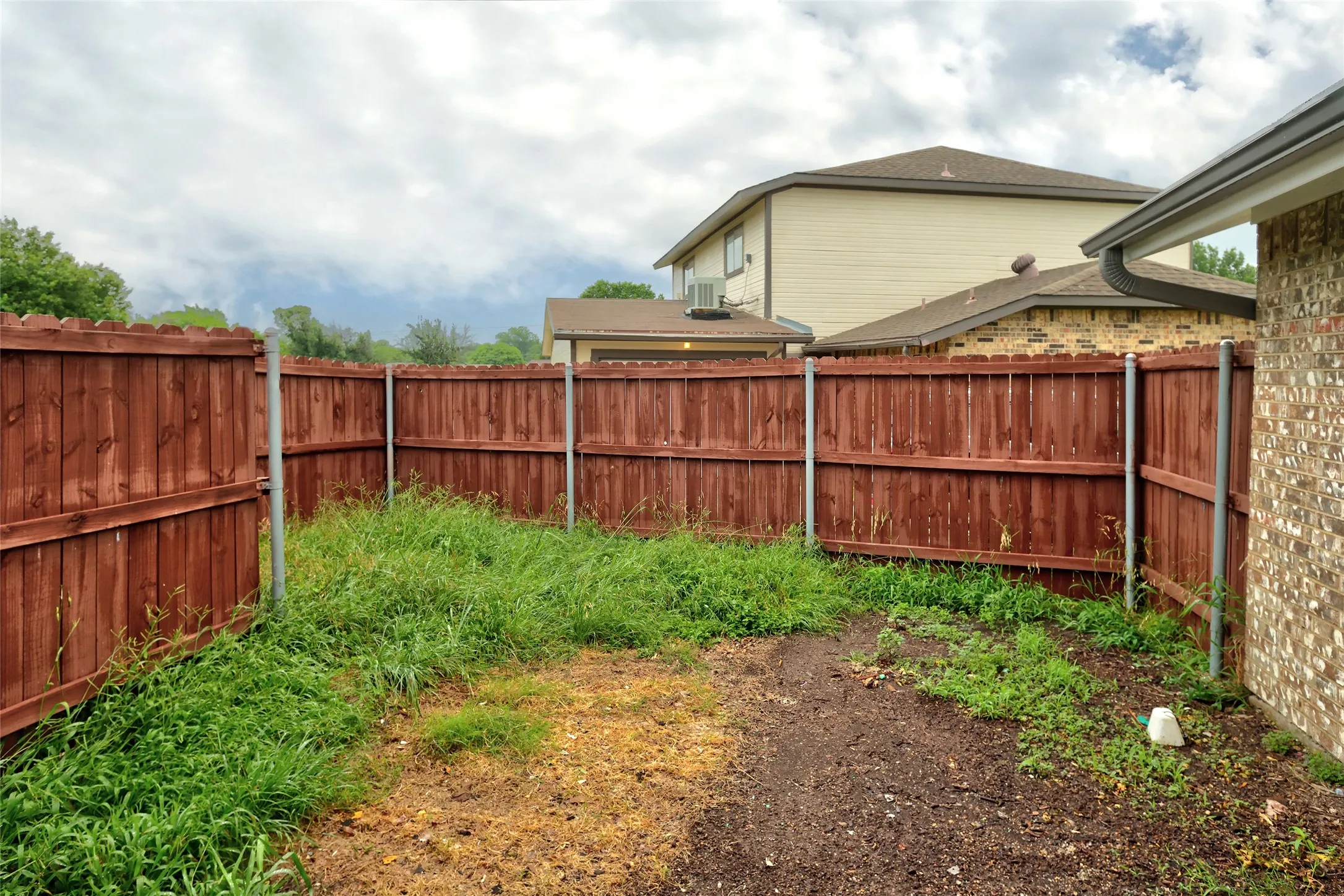 Duplex For Sale in Denton County , 707 & 711 Wolftrap Drive, Denton, Texas 76209, 6 Bedroom, 4 Bathroom, 2 Garage spaces, 2,692 Sqft, built in 1984, mls#21271761, Real Estate Agent in Denton, Homes For Sale in Denton county, Homes For Sale in Denton, Realtor in Denton Texas, Real Estate Brokerage Independent Realty Texas, Luminita Cordes Realtor