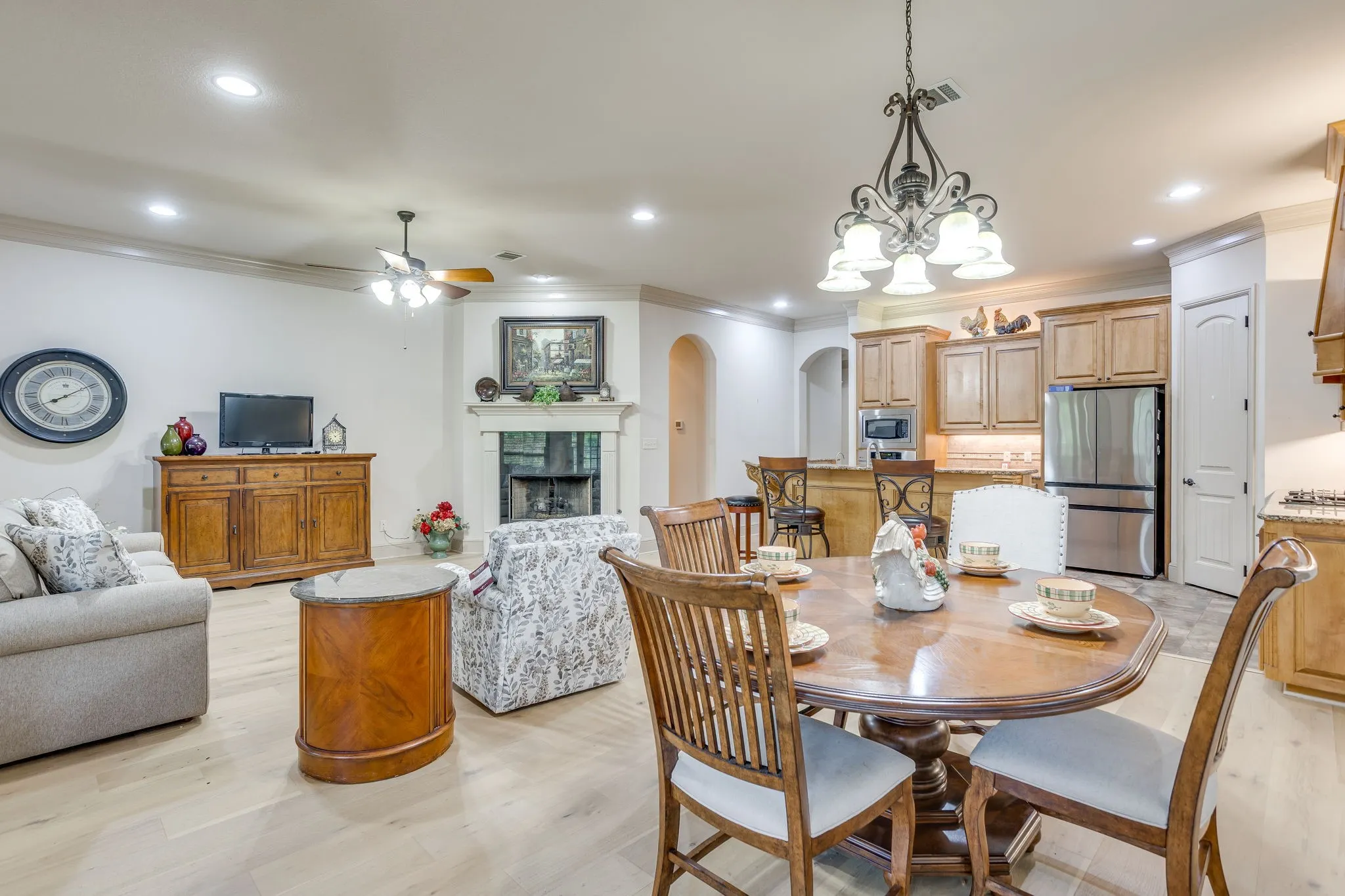 Single Family Residence For Sale in Hood County , 2304 Marseilles Court, Granbury, Texas 76048, 3 Bedroom, 3 Bathroom, 2 Garage spaces, 2,129 Sqft, built in 2007, mls#21275095, Real Estate Agent in Granbury, Homes For Sale in Hood county, Homes For Sale in Granbury, Realtor in Granbury Texas, Real Estate Brokerage Independent Realty Texas, Luminita Cordes Realtor