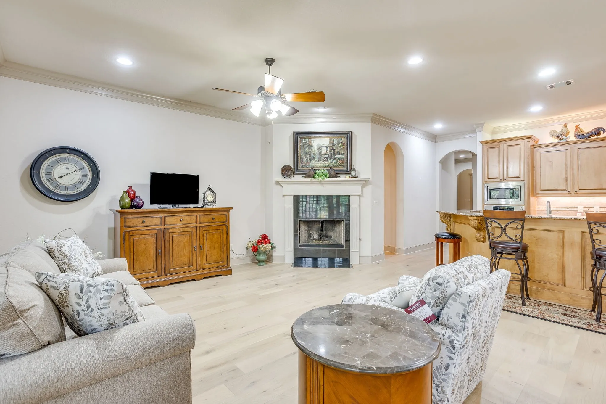 Single Family Residence For Sale in Hood County , 2304 Marseilles Court, Granbury, Texas 76048, 3 Bedroom, 3 Bathroom, 2 Garage spaces, 2,129 Sqft, built in 2007, mls#21275095, Real Estate Agent in Granbury, Homes For Sale in Hood county, Homes For Sale in Granbury, Realtor in Granbury Texas, Real Estate Brokerage Independent Realty Texas, Luminita Cordes Realtor