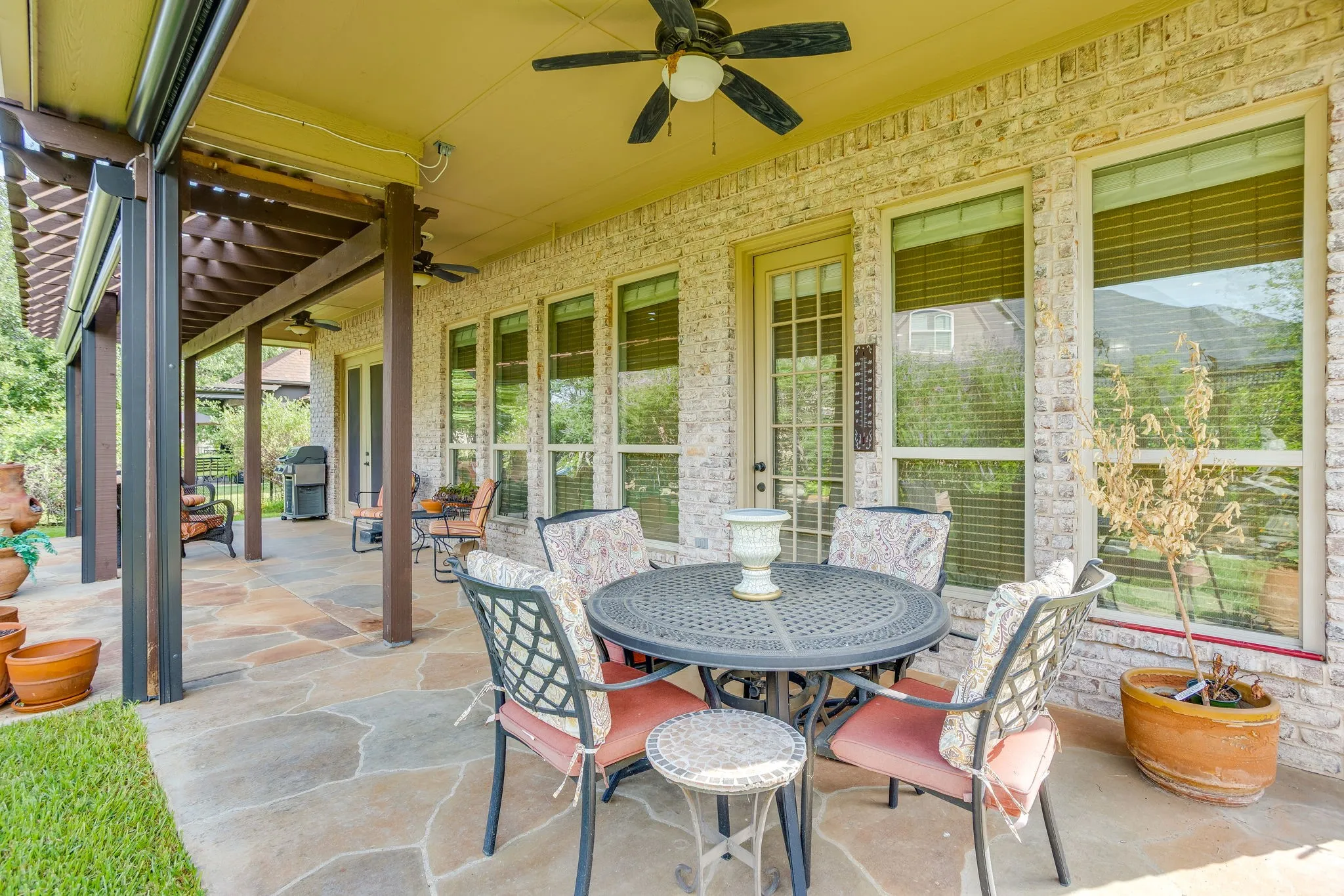 Single Family Residence For Sale in Hood County , 2304 Marseilles Court, Granbury, Texas 76048, 3 Bedroom, 3 Bathroom, 2 Garage spaces, 2,129 Sqft, built in 2007, mls#21275095, Real Estate Agent in Granbury, Homes For Sale in Hood county, Homes For Sale in Granbury, Realtor in Granbury Texas, Real Estate Brokerage Independent Realty Texas, Luminita Cordes Realtor