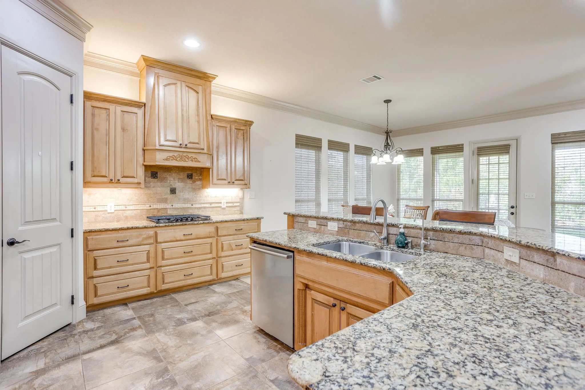 Single Family Residence For Sale in Hood County , 2304 Marseilles Court, Granbury, Texas 76048, 3 Bedroom, 3 Bathroom, 2 Garage spaces, 2,129 Sqft, built in 2007, mls#21275095, Real Estate Agent in Granbury, Homes For Sale in Hood county, Homes For Sale in Granbury, Realtor in Granbury Texas, Real Estate Brokerage Independent Realty Texas, Luminita Cordes Realtor