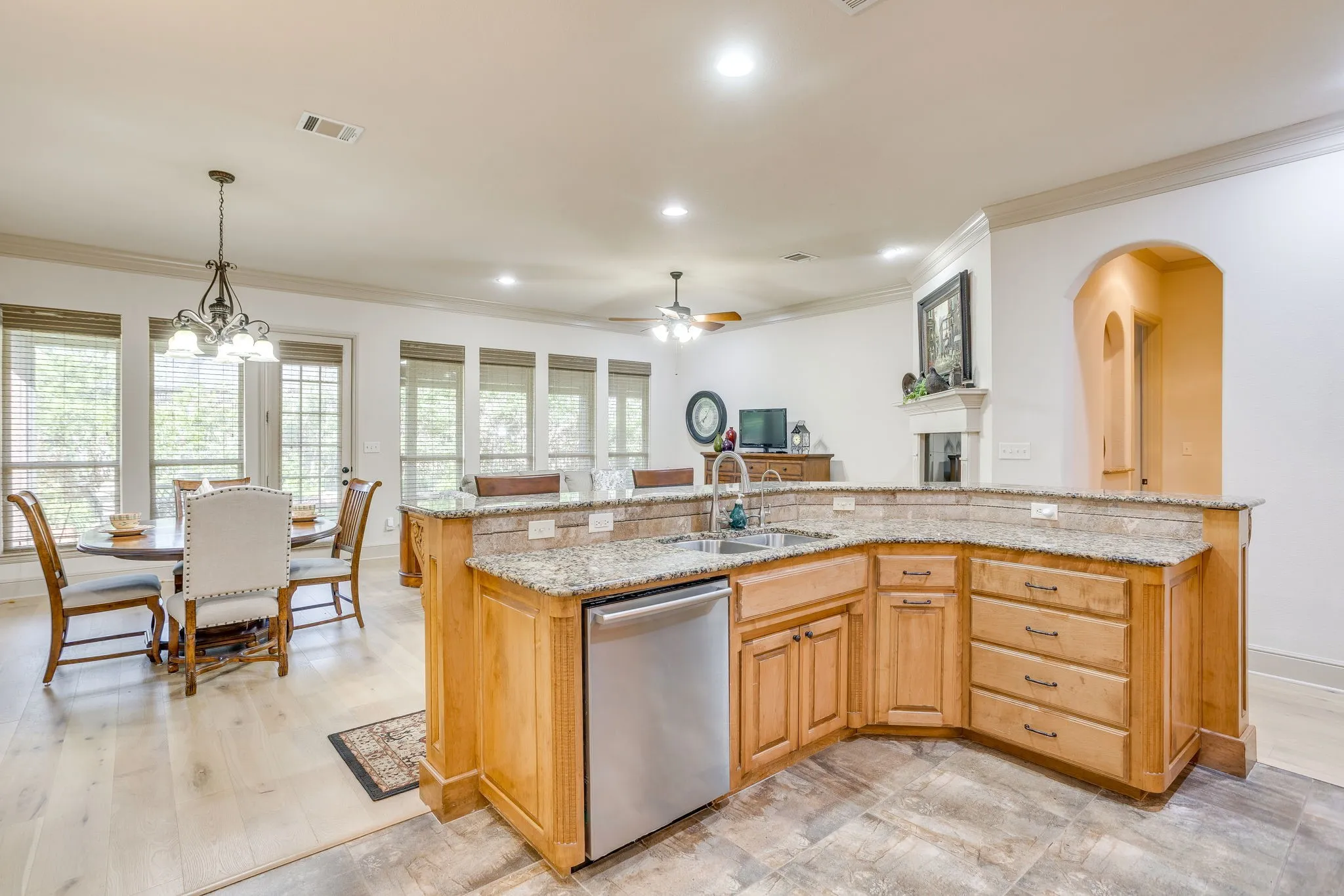 Single Family Residence For Sale in Hood County , 2304 Marseilles Court, Granbury, Texas 76048, 3 Bedroom, 3 Bathroom, 2 Garage spaces, 2,129 Sqft, built in 2007, mls#21275095, Real Estate Agent in Granbury, Homes For Sale in Hood county, Homes For Sale in Granbury, Realtor in Granbury Texas, Real Estate Brokerage Independent Realty Texas, Luminita Cordes Realtor