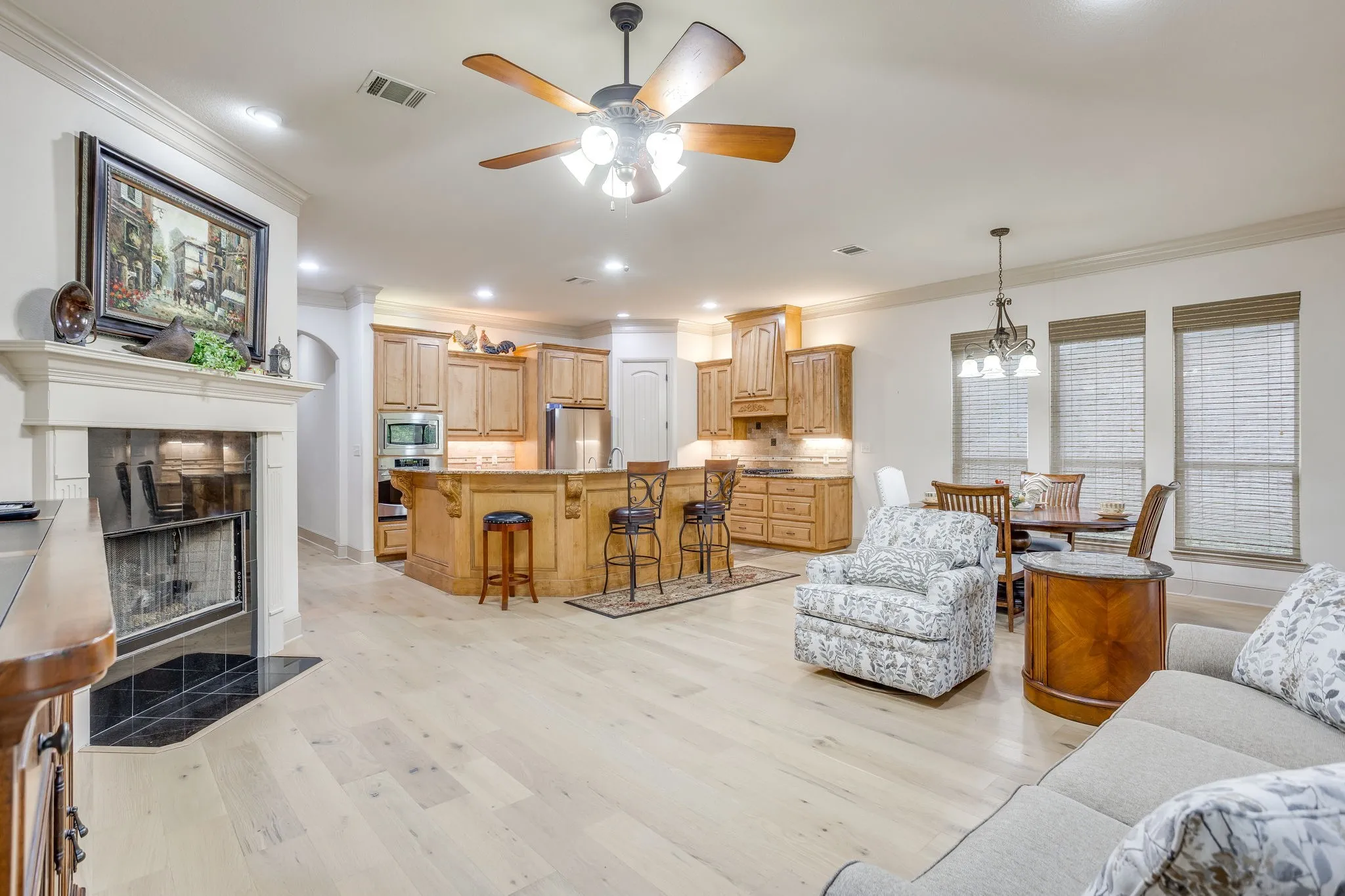 Single Family Residence For Sale in Hood County , 2304 Marseilles Court, Granbury, Texas 76048, 3 Bedroom, 3 Bathroom, 2 Garage spaces, 2,129 Sqft, built in 2007, mls#21275095, Real Estate Agent in Granbury, Homes For Sale in Hood county, Homes For Sale in Granbury, Realtor in Granbury Texas, Real Estate Brokerage Independent Realty Texas, Luminita Cordes Realtor
