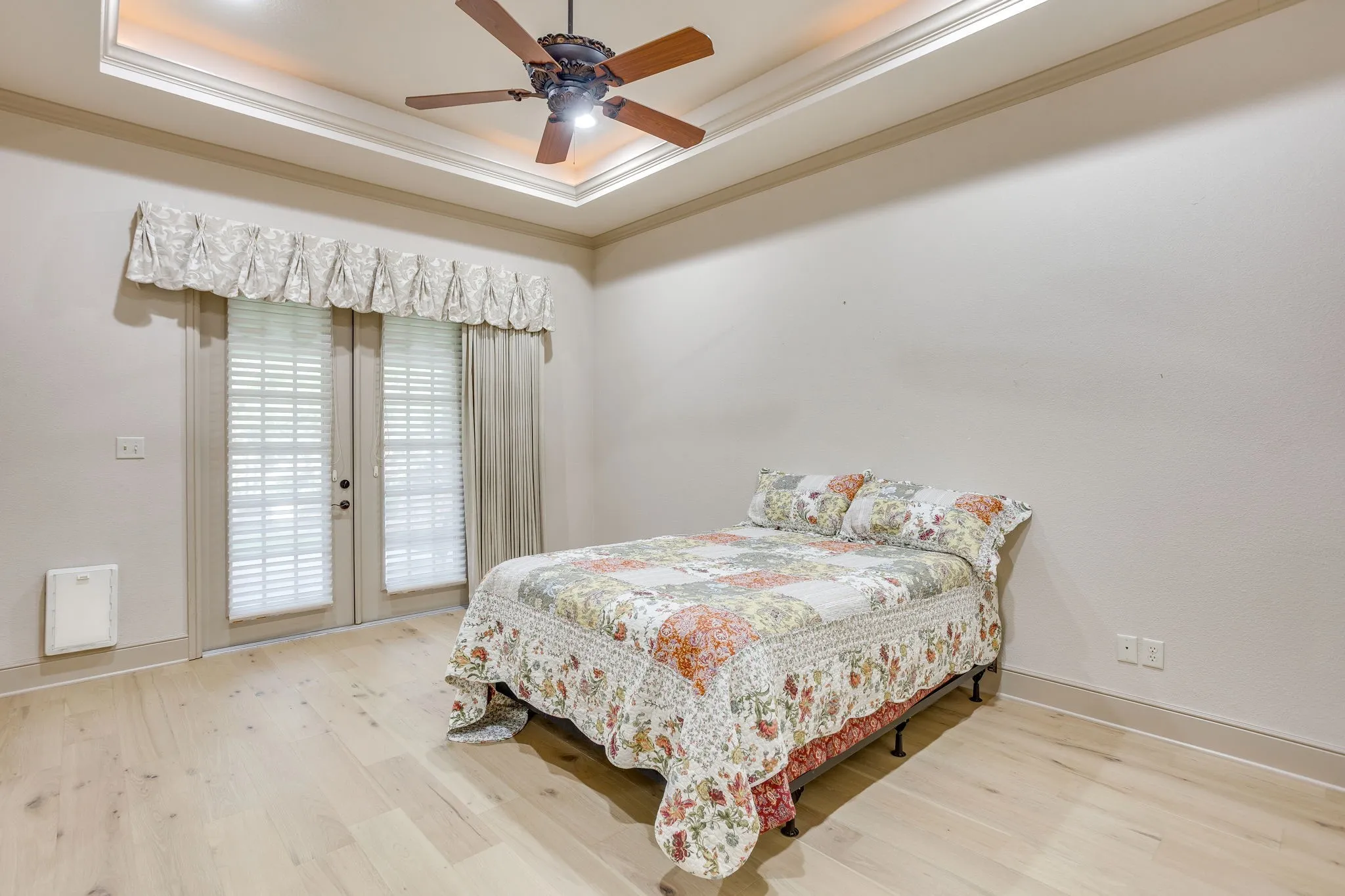 Single Family Residence For Sale in Hood County , 2304 Marseilles Court, Granbury, Texas 76048, 3 Bedroom, 3 Bathroom, 2 Garage spaces, 2,129 Sqft, built in 2007, mls#21275095, Real Estate Agent in Granbury, Homes For Sale in Hood county, Homes For Sale in Granbury, Realtor in Granbury Texas, Real Estate Brokerage Independent Realty Texas, Luminita Cordes Realtor