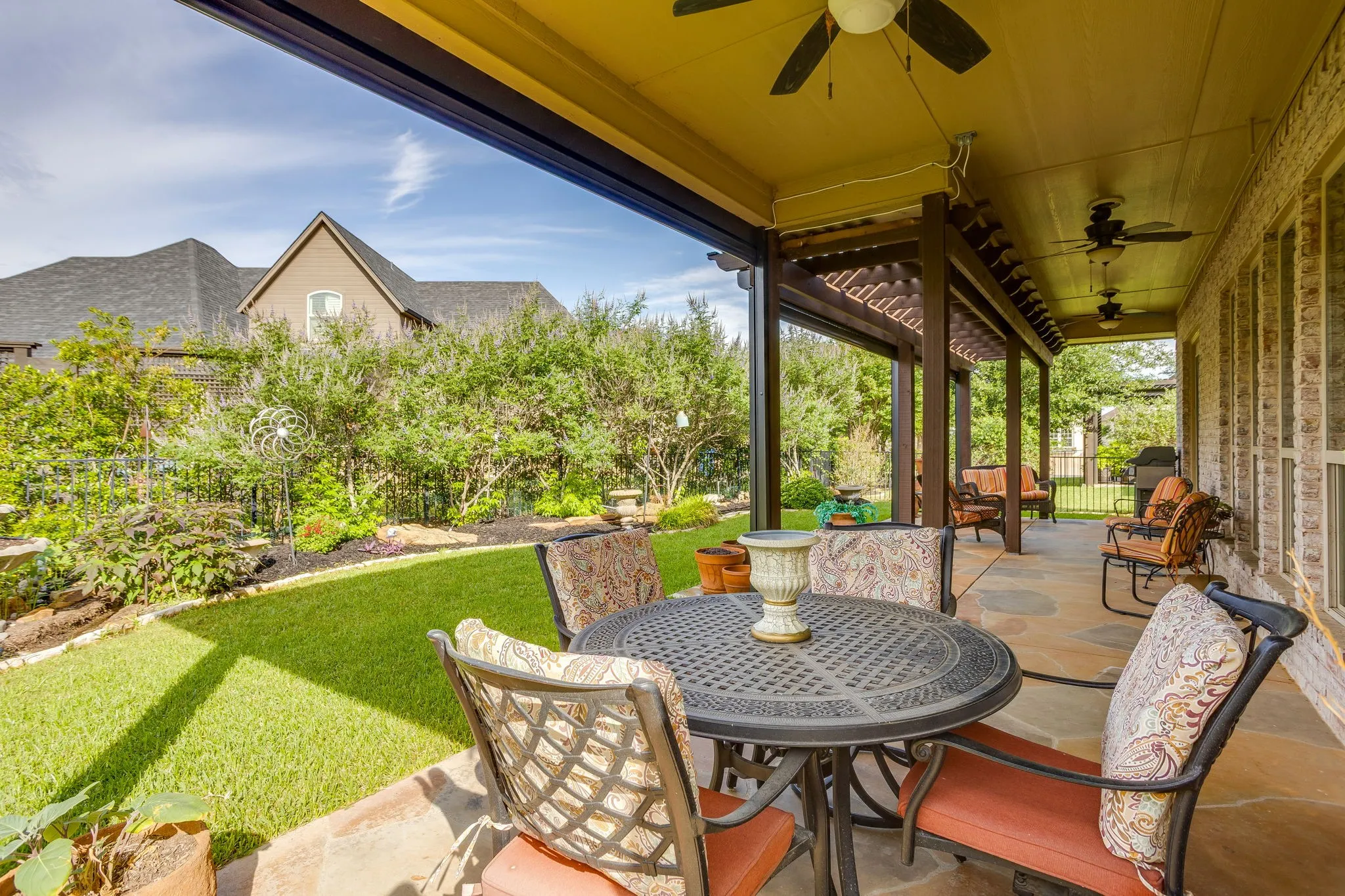 Single Family Residence For Sale in Hood County , 2304 Marseilles Court, Granbury, Texas 76048, 3 Bedroom, 3 Bathroom, 2 Garage spaces, 2,129 Sqft, built in 2007, mls#21275095, Real Estate Agent in Granbury, Homes For Sale in Hood county, Homes For Sale in Granbury, Realtor in Granbury Texas, Real Estate Brokerage Independent Realty Texas, Luminita Cordes Realtor