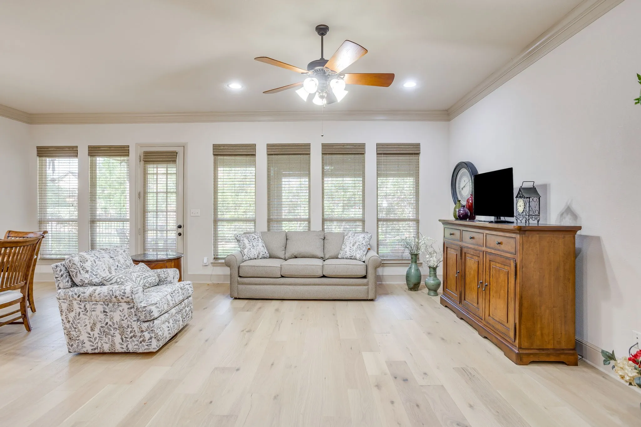 Single Family Residence For Sale in Hood County , 2304 Marseilles Court, Granbury, Texas 76048, 3 Bedroom, 3 Bathroom, 2 Garage spaces, 2,129 Sqft, built in 2007, mls#21275095, Real Estate Agent in Granbury, Homes For Sale in Hood county, Homes For Sale in Granbury, Realtor in Granbury Texas, Real Estate Brokerage Independent Realty Texas, Luminita Cordes Realtor