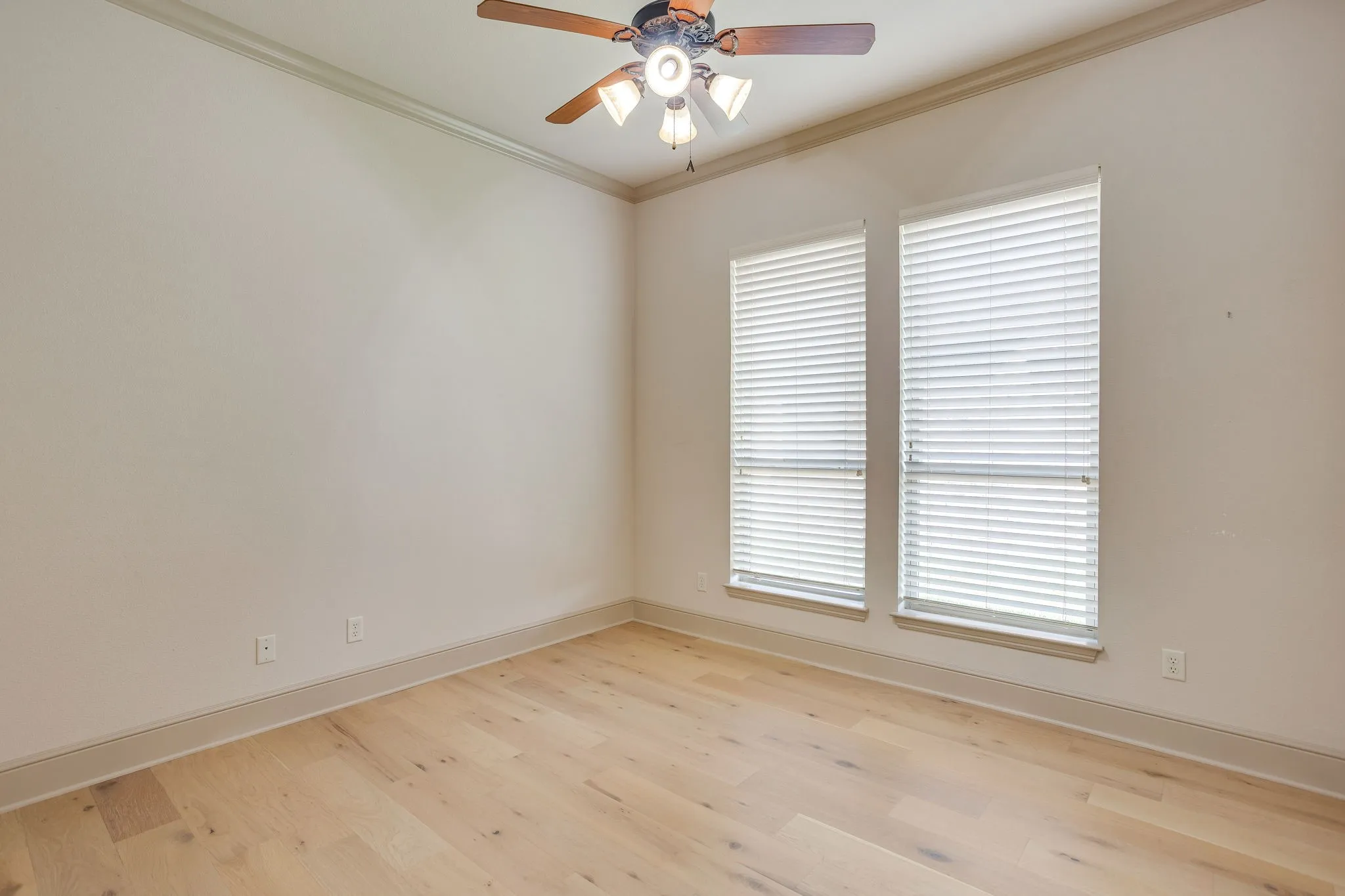 Single Family Residence For Sale in Hood County , 2304 Marseilles Court, Granbury, Texas 76048, 3 Bedroom, 3 Bathroom, 2 Garage spaces, 2,129 Sqft, built in 2007, mls#21275095, Real Estate Agent in Granbury, Homes For Sale in Hood county, Homes For Sale in Granbury, Realtor in Granbury Texas, Real Estate Brokerage Independent Realty Texas, Luminita Cordes Realtor