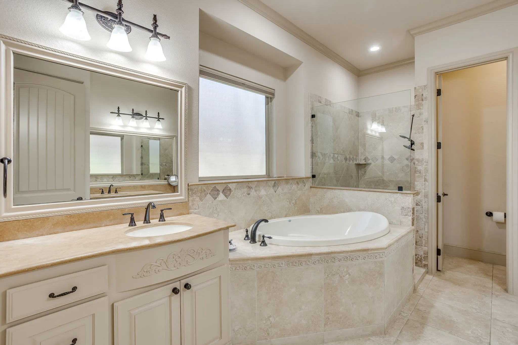 Single Family Residence For Sale in Hood County , 2304 Marseilles Court, Granbury, Texas 76048, 3 Bedroom, 3 Bathroom, 2 Garage spaces, 2,129 Sqft, built in 2007, mls#21275095, Real Estate Agent in Granbury, Homes For Sale in Hood county, Homes For Sale in Granbury, Realtor in Granbury Texas, Real Estate Brokerage Independent Realty Texas, Luminita Cordes Realtor