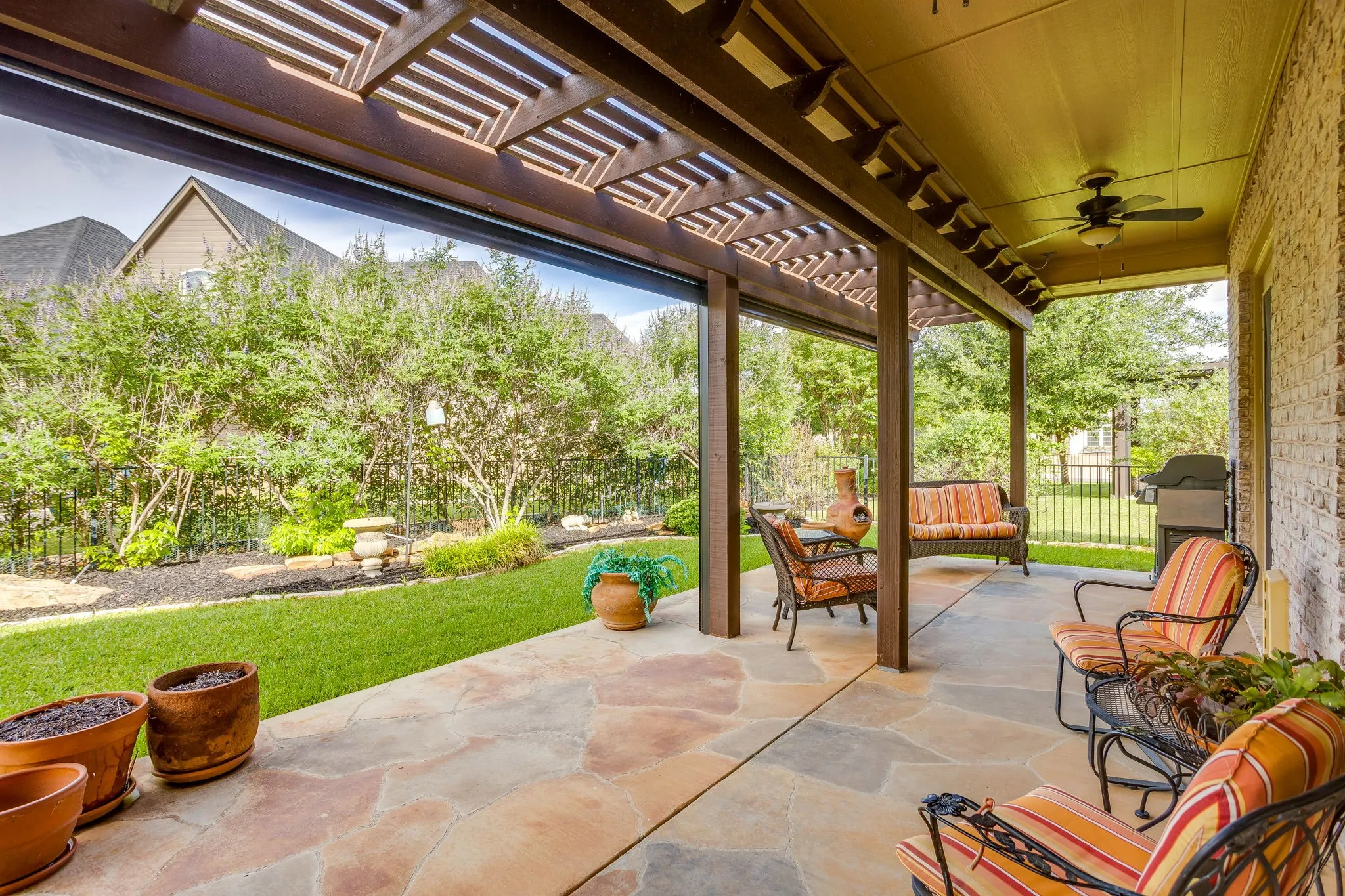 Single Family Residence For Sale in Hood County , 2304 Marseilles Court, Granbury, Texas 76048, 3 Bedroom, 3 Bathroom, 2 Garage spaces, 2,129 Sqft, built in 2007, mls#21275095, Real Estate Agent in Granbury, Homes For Sale in Hood county, Homes For Sale in Granbury, Realtor in Granbury Texas, Real Estate Brokerage Independent Realty Texas, Luminita Cordes Realtor
