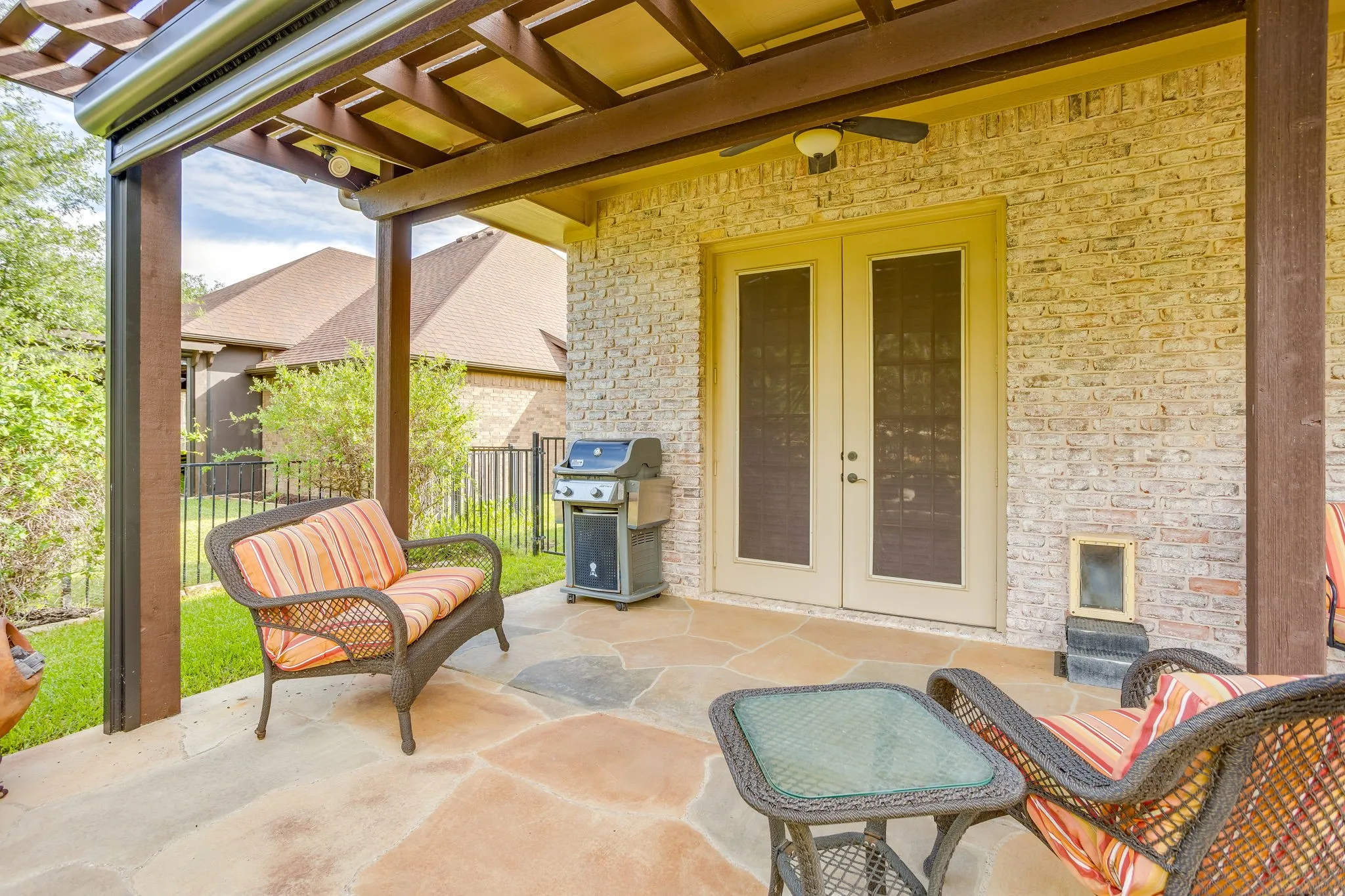 Single Family Residence For Sale in Hood County , 2304 Marseilles Court, Granbury, Texas 76048, 3 Bedroom, 3 Bathroom, 2 Garage spaces, 2,129 Sqft, built in 2007, mls#21275095, Real Estate Agent in Granbury, Homes For Sale in Hood county, Homes For Sale in Granbury, Realtor in Granbury Texas, Real Estate Brokerage Independent Realty Texas, Luminita Cordes Realtor