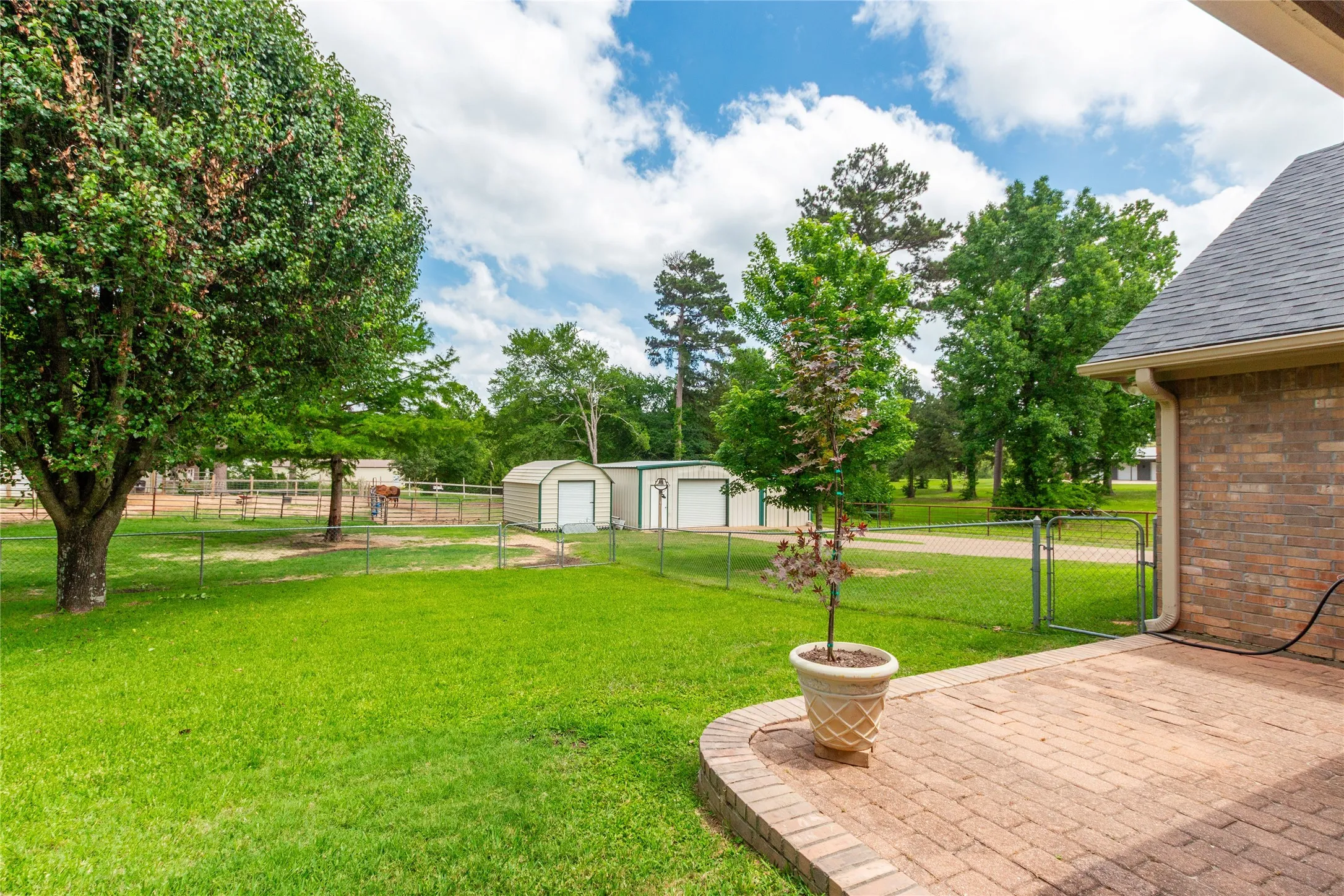 Single Family Residence For Sale in Smith County , 10775 County Road 214, Tyler, Texas 75707, 3 Bedroom, 4 Bathroom, Garage spaces, 1,866 Sqft, built in 2002, mls#21276397, Real Estate Agent in Tyler, Homes For Sale in Smith county, Homes For Sale in Tyler, Realtor in Tyler Texas, Real Estate Brokerage Independent Realty Texas, Luminita Cordes Realtor