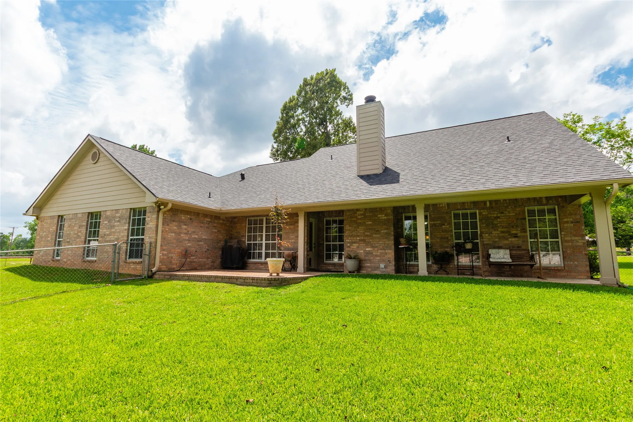 Single Family Residence For Sale in Smith County , 10775 County Road 214, Tyler, Texas 75707, 3 Bedroom, 4 Bathroom, Garage spaces, 1,866 Sqft, built in 2002, mls#21276397, Real Estate Agent in Tyler, Homes For Sale in Smith county, Homes For Sale in Tyler, Realtor in Tyler Texas, Real Estate Brokerage Independent Realty Texas, Luminita Cordes Realtor