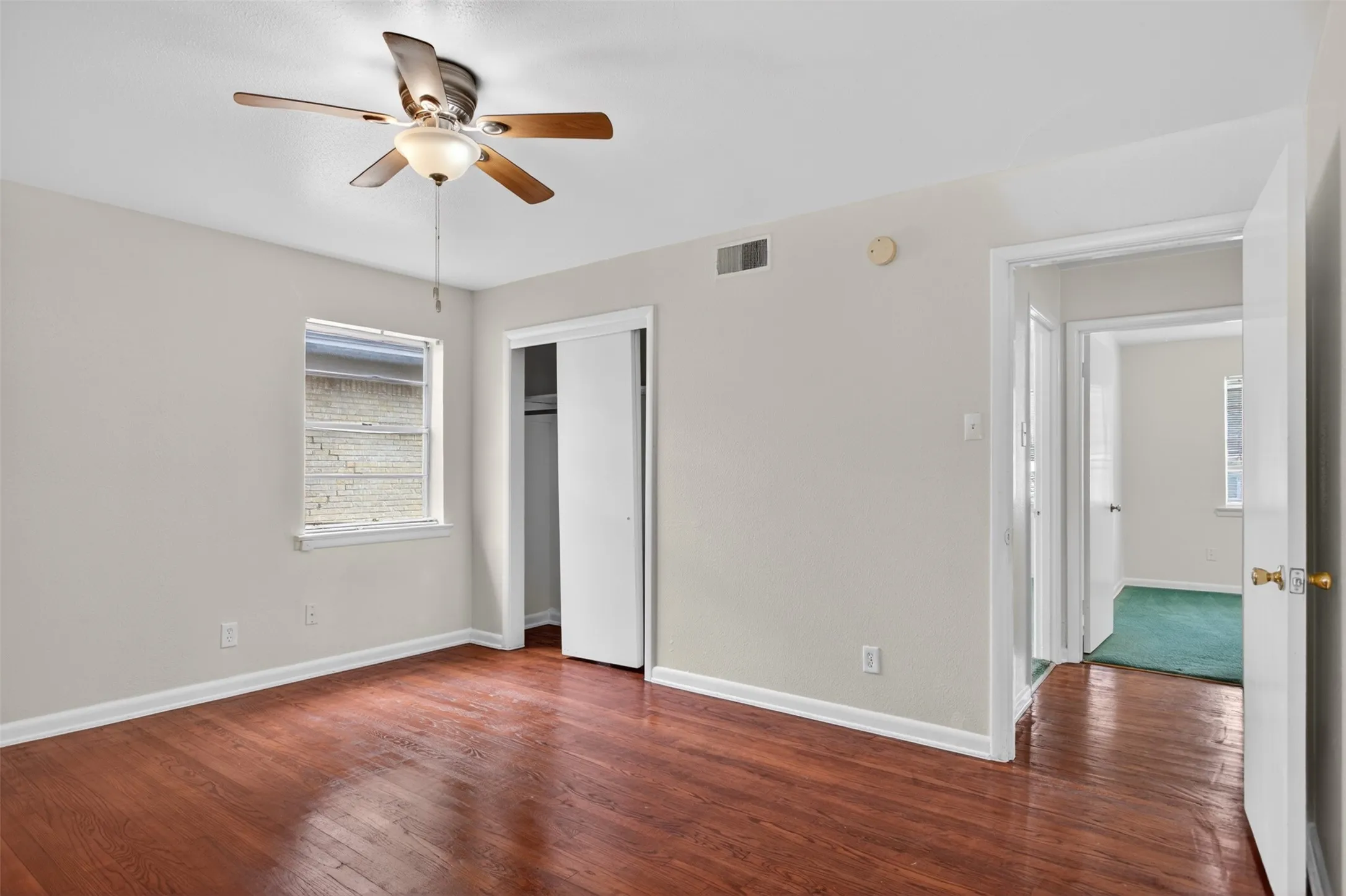 Single Family Residence For Sale in Dallas County , 1619 Longview Street, Mesquite, Texas 75149, 3 Bedroom, 2 Bathroom, 1 Garage spaces, 1,160 Sqft, built in 1955, Price $210,000, mls#21268982, Real Estate Agent in Mesquite, Homes For Sale in Dallas county, Homes For Sale in Mesquite, Realtor in Mesquite Texas, Real Estate Brokerage Independent Realty Texas, Luminita Cordes Realtor