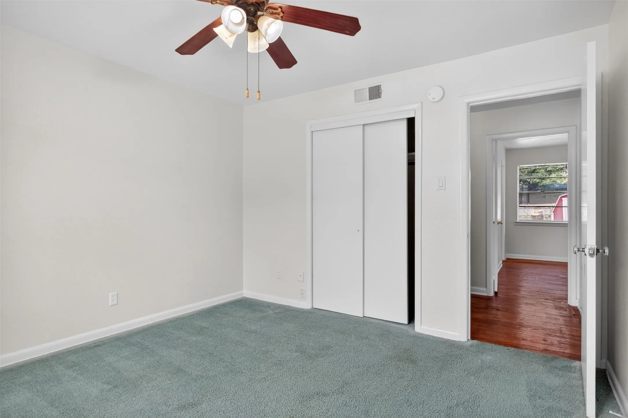 Single Family Residence For Sale in Dallas County , 1619 Longview Street, Mesquite, Texas 75149, 3 Bedroom, 2 Bathroom, 1 Garage spaces, 1,160 Sqft, built in 1955, Price $210,000, mls#21268982, Real Estate Agent in Mesquite, Homes For Sale in Dallas county, Homes For Sale in Mesquite, Realtor in Mesquite Texas, Real Estate Brokerage Independent Realty Texas, Luminita Cordes Realtor
