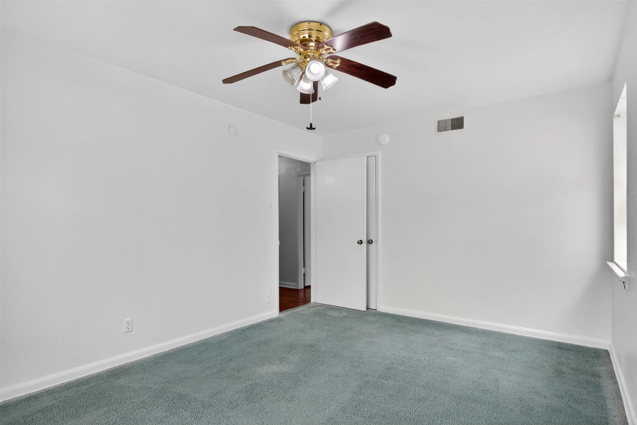 Single Family Residence For Sale in Dallas County , 1619 Longview Street, Mesquite, Texas 75149, 3 Bedroom, 2 Bathroom, 1 Garage spaces, 1,160 Sqft, built in 1955, Price $210,000, mls#21268982, Real Estate Agent in Mesquite, Homes For Sale in Dallas county, Homes For Sale in Mesquite, Realtor in Mesquite Texas, Real Estate Brokerage Independent Realty Texas, Luminita Cordes Realtor