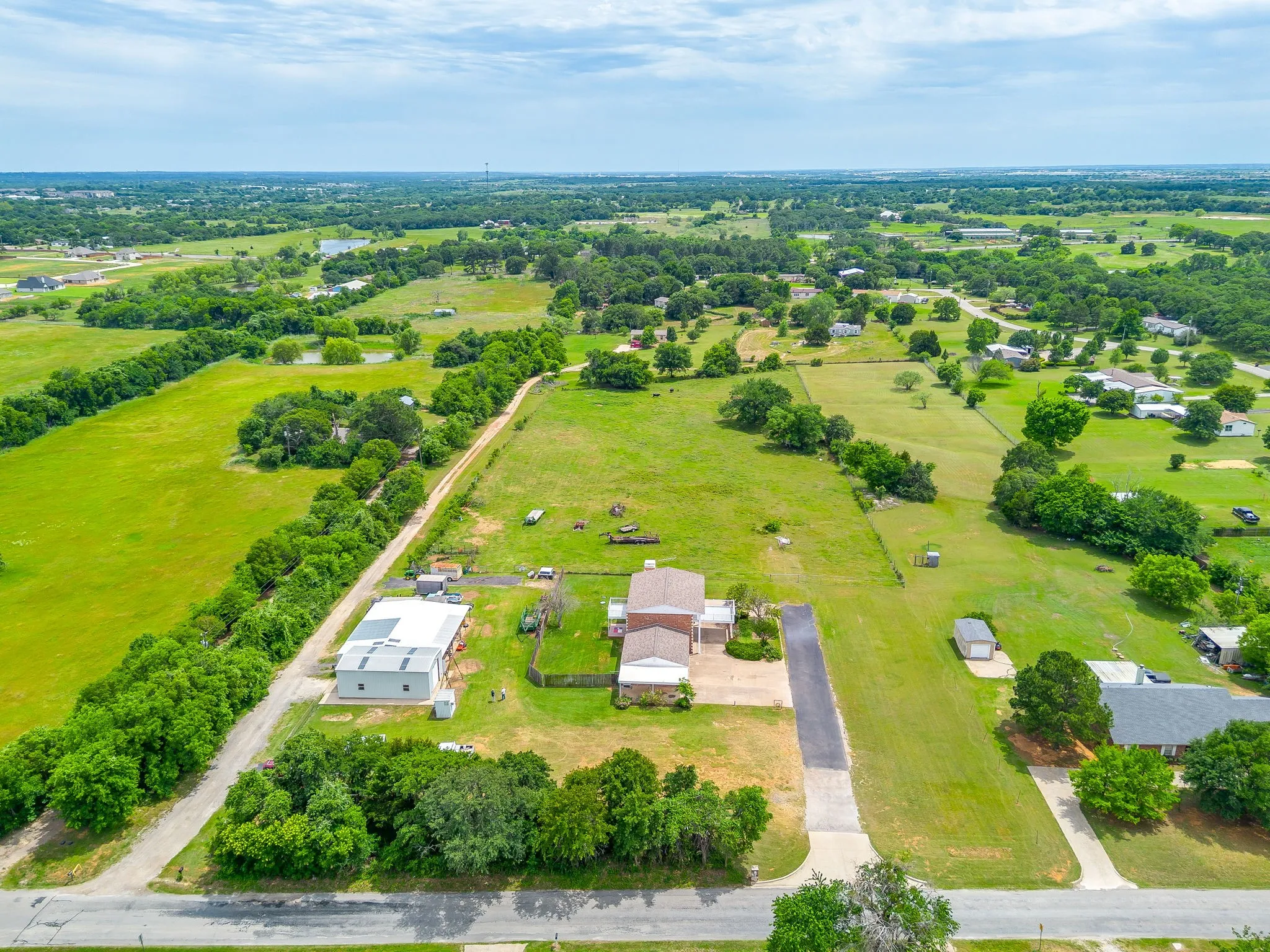 Single Family Residence For Sale in Johnson County , 807 Caddo Road, Joshua, Texas 76058, 5 Bedrooms, 5 Bathrooms, 2 Garage spaces, 3,910 Sqft, built in 1994, Price $680,000, mls#21275773, Real Estate Agent in Joshua, Homes For Sale in Johnson county, Homes For Sale in Joshua, Realtor in Joshua Texas, Real Estate Brokerage Independent Realty Texas, Luminita Cordes Realtor