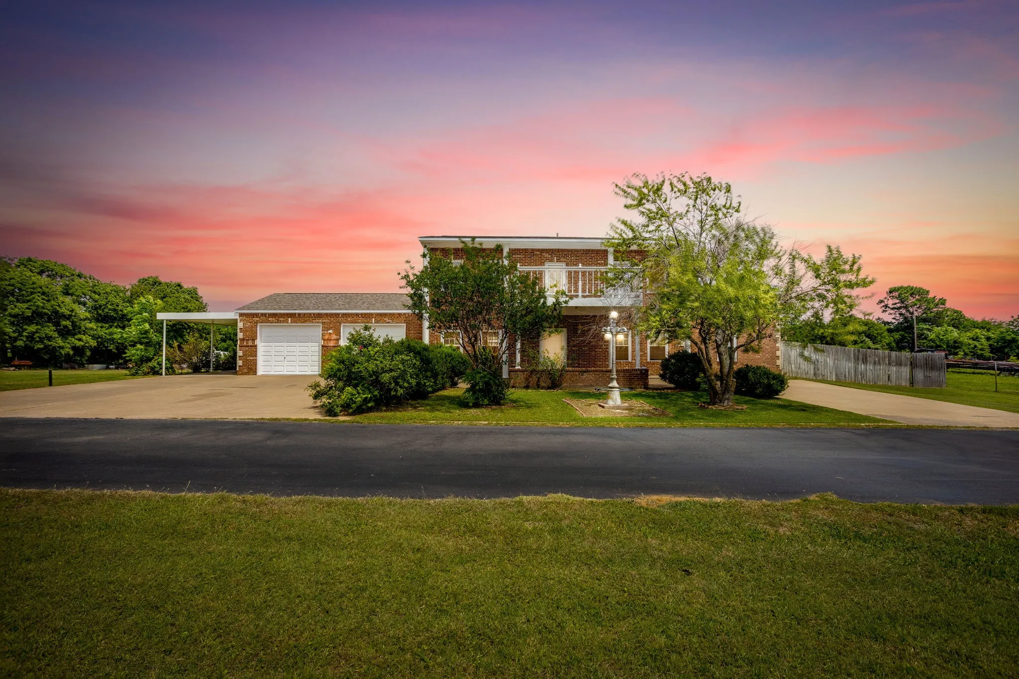 Single Family Residence For Sale in Johnson County , 807 Caddo Road, Joshua, Texas 76058, 5 Bedrooms, 5 Bathrooms, 2 Garage spaces, 3,910 Sqft, built in 1994, Price $680,000, mls#21275773, Real Estate Agent in Joshua, Homes For Sale in Johnson county, Homes For Sale in Joshua, Realtor in Joshua Texas, Real Estate Brokerage Independent Realty Texas, Luminita Cordes Realtor