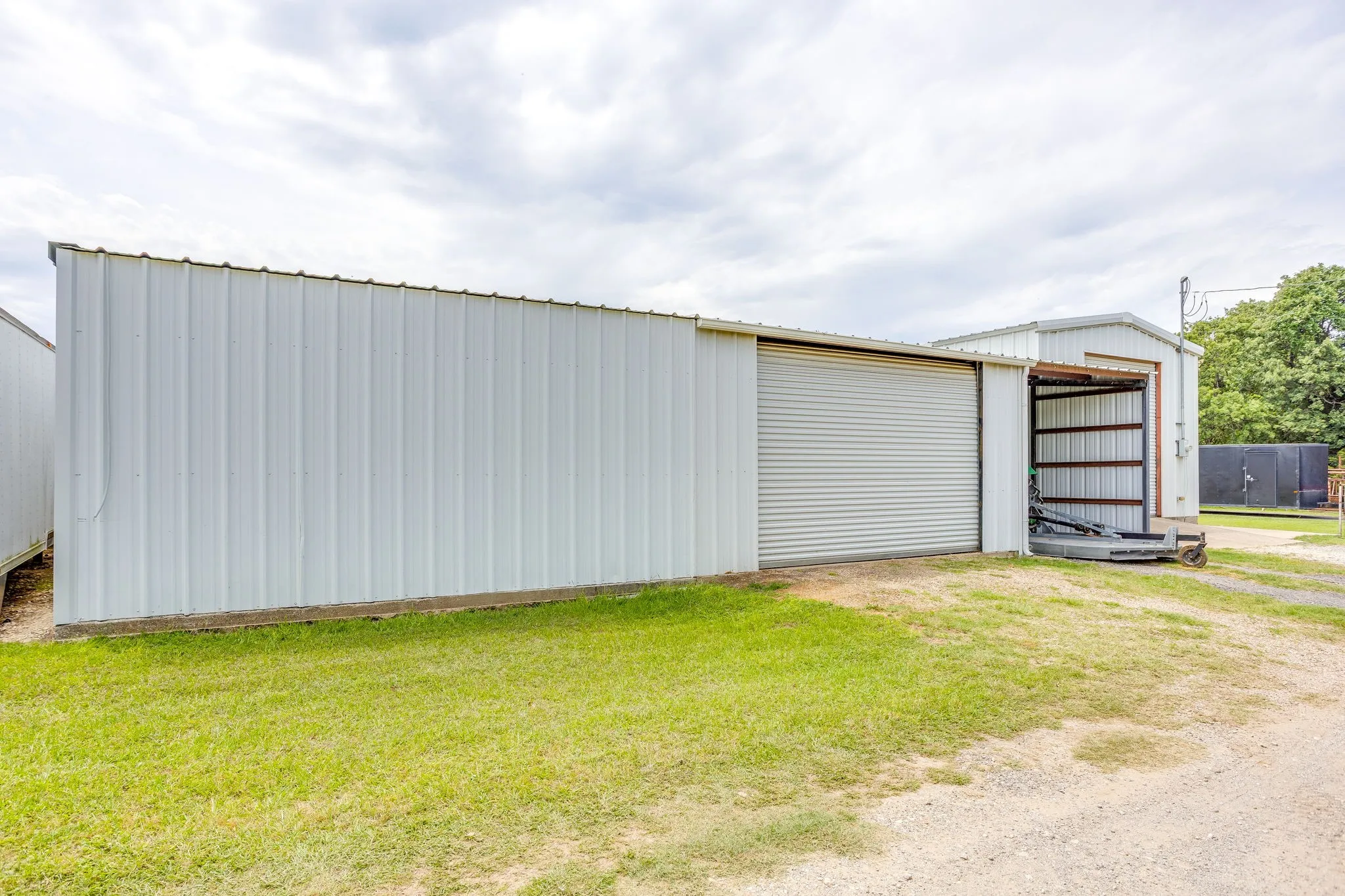 Single Family Residence For Sale in Johnson County , 807 Caddo Road, Joshua, Texas 76058, 5 Bedrooms, 5 Bathrooms, 2 Garage spaces, 3,910 Sqft, built in 1994, Price $680,000, mls#21275773, Real Estate Agent in Joshua, Homes For Sale in Johnson county, Homes For Sale in Joshua, Realtor in Joshua Texas, Real Estate Brokerage Independent Realty Texas, Luminita Cordes Realtor