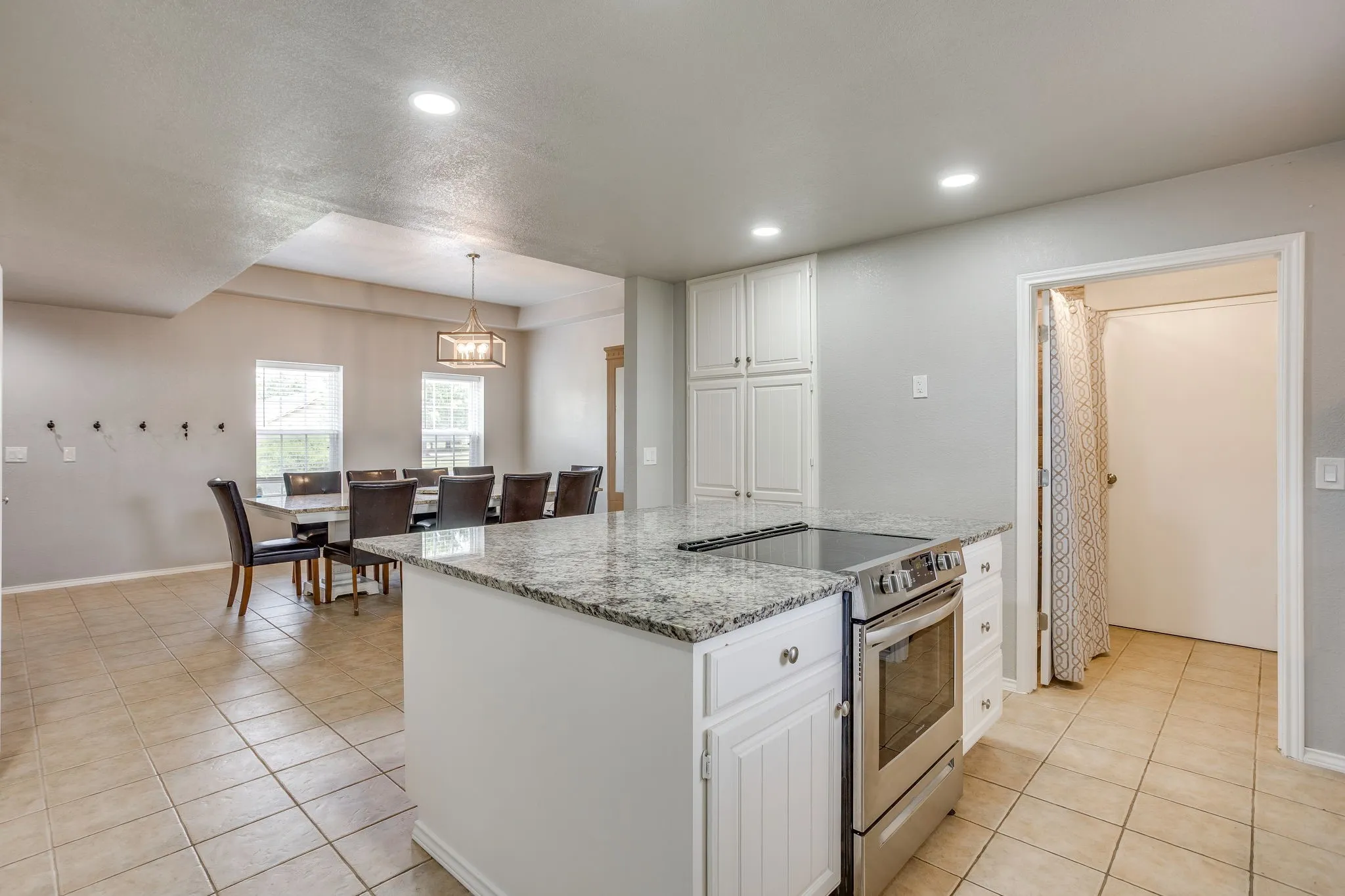 Single Family Residence For Sale in Johnson County , 807 Caddo Road, Joshua, Texas 76058, 5 Bedrooms, 5 Bathrooms, 2 Garage spaces, 3,910 Sqft, built in 1994, Price $680,000, mls#21275773, Real Estate Agent in Joshua, Homes For Sale in Johnson county, Homes For Sale in Joshua, Realtor in Joshua Texas, Real Estate Brokerage Independent Realty Texas, Luminita Cordes Realtor