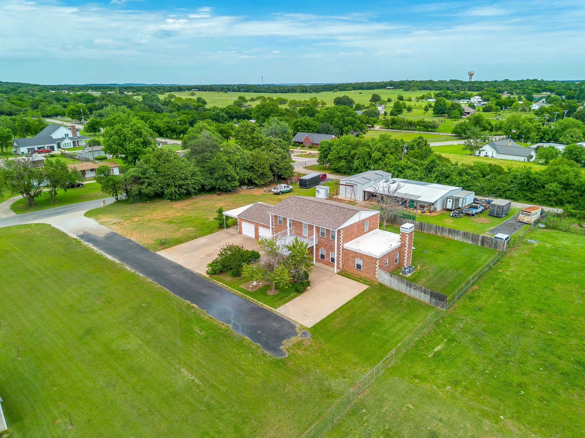 Single Family Residence For Sale in Johnson County , 807 Caddo Road, Joshua, Texas 76058, 5 Bedrooms, 5 Bathrooms, 2 Garage spaces, 3,910 Sqft, built in 1994, Price $680,000, mls#21275773, Real Estate Agent in Joshua, Homes For Sale in Johnson county, Homes For Sale in Joshua, Realtor in Joshua Texas, Real Estate Brokerage Independent Realty Texas, Luminita Cordes Realtor