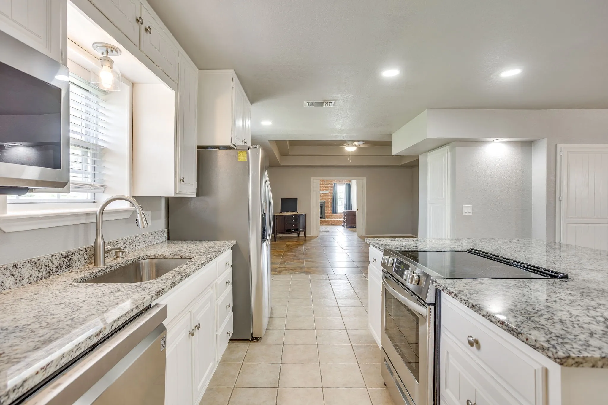 Single Family Residence For Sale in Johnson County , 807 Caddo Road, Joshua, Texas 76058, 5 Bedrooms, 5 Bathrooms, 2 Garage spaces, 3,910 Sqft, built in 1994, Price $680,000, mls#21275773, Real Estate Agent in Joshua, Homes For Sale in Johnson county, Homes For Sale in Joshua, Realtor in Joshua Texas, Real Estate Brokerage Independent Realty Texas, Luminita Cordes Realtor