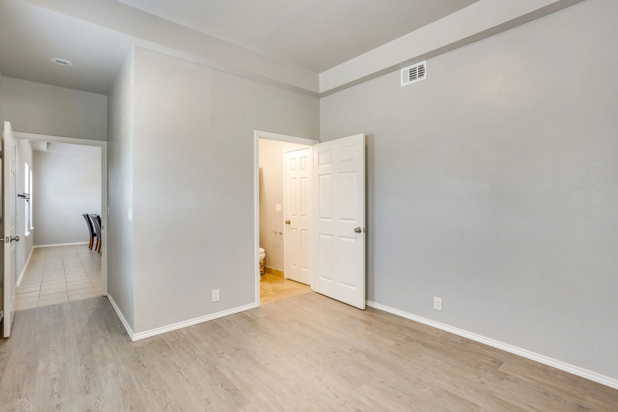Single Family Residence For Sale in Johnson County , 807 Caddo Road, Joshua, Texas 76058, 5 Bedrooms, 5 Bathrooms, 2 Garage spaces, 3,910 Sqft, built in 1994, Price $680,000, mls#21275773, Real Estate Agent in Joshua, Homes For Sale in Johnson county, Homes For Sale in Joshua, Realtor in Joshua Texas, Real Estate Brokerage Independent Realty Texas, Luminita Cordes Realtor