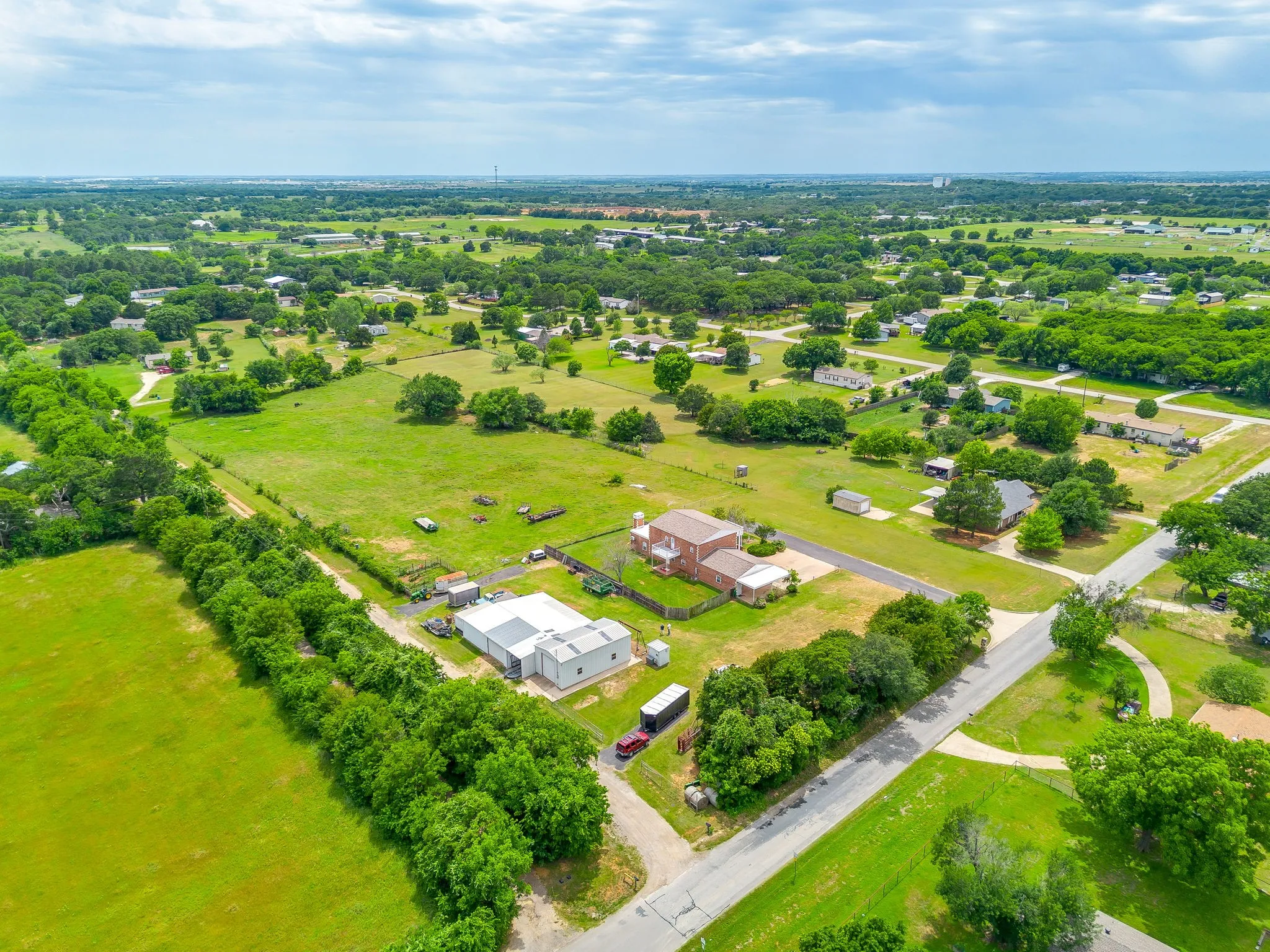 Single Family Residence For Sale in Johnson County , 807 Caddo Road, Joshua, Texas 76058, 5 Bedrooms, 5 Bathrooms, 2 Garage spaces, 3,910 Sqft, built in 1994, Price $680,000, mls#21275773, Real Estate Agent in Joshua, Homes For Sale in Johnson county, Homes For Sale in Joshua, Realtor in Joshua Texas, Real Estate Brokerage Independent Realty Texas, Luminita Cordes Realtor