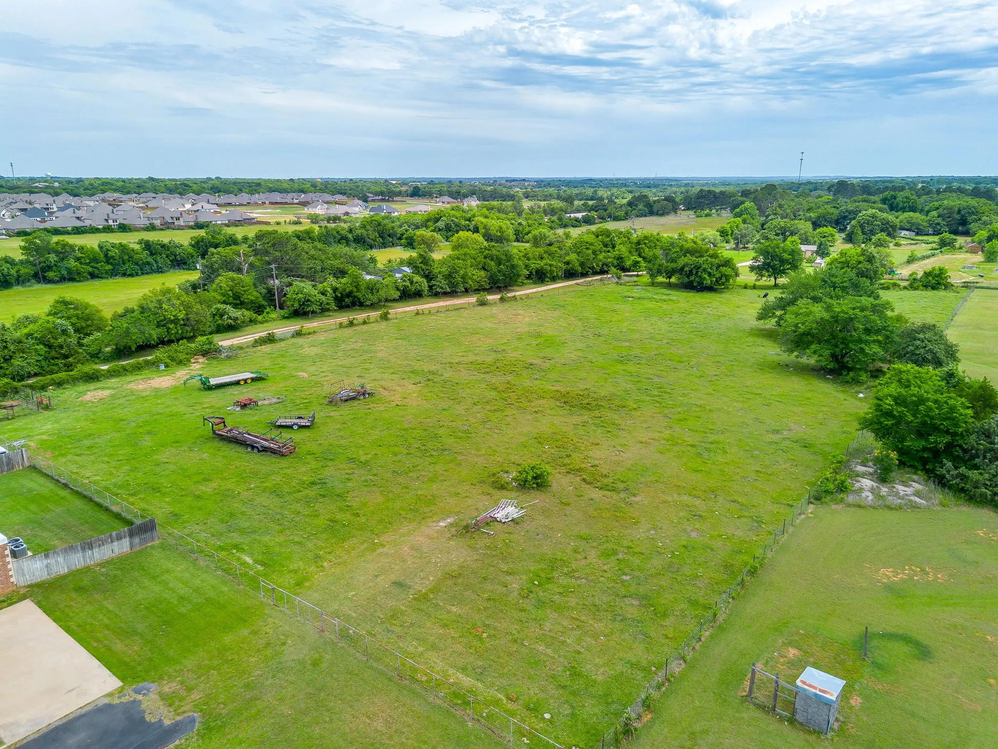 Single Family Residence For Sale in Johnson County , 807 Caddo Road, Joshua, Texas 76058, 5 Bedrooms, 5 Bathrooms, 2 Garage spaces, 3,910 Sqft, built in 1994, Price $680,000, mls#21275773, Real Estate Agent in Joshua, Homes For Sale in Johnson county, Homes For Sale in Joshua, Realtor in Joshua Texas, Real Estate Brokerage Independent Realty Texas, Luminita Cordes Realtor