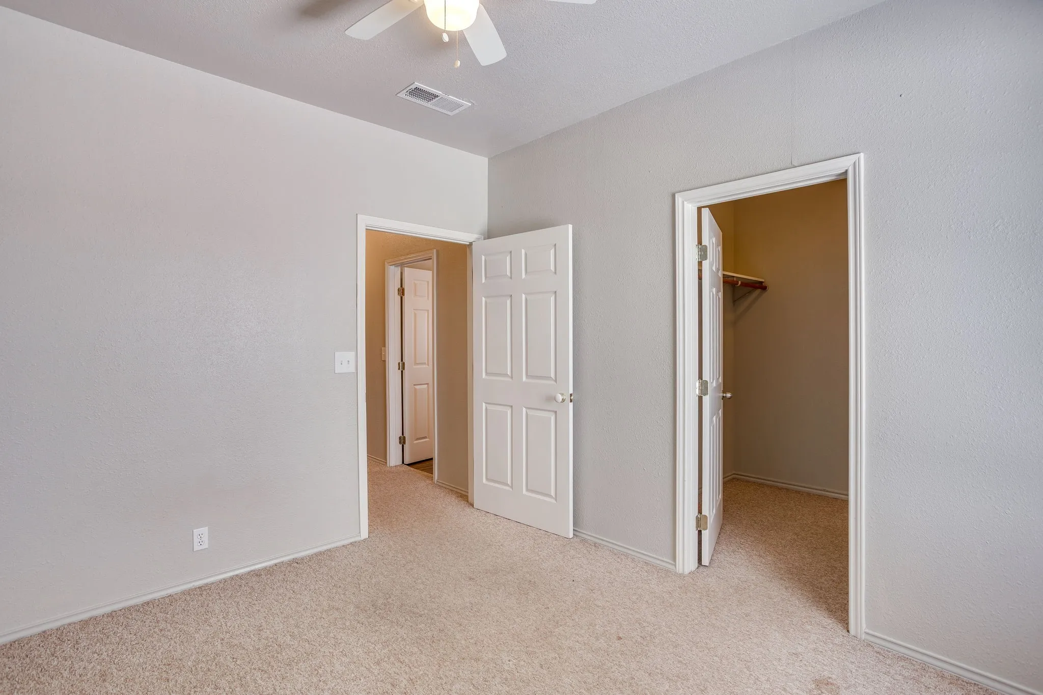 Single Family Residence For Sale in Johnson County , 807 Caddo Road, Joshua, Texas 76058, 5 Bedrooms, 5 Bathrooms, 2 Garage spaces, 3,910 Sqft, built in 1994, Price $680,000, mls#21275773, Real Estate Agent in Joshua, Homes For Sale in Johnson county, Homes For Sale in Joshua, Realtor in Joshua Texas, Real Estate Brokerage Independent Realty Texas, Luminita Cordes Realtor
