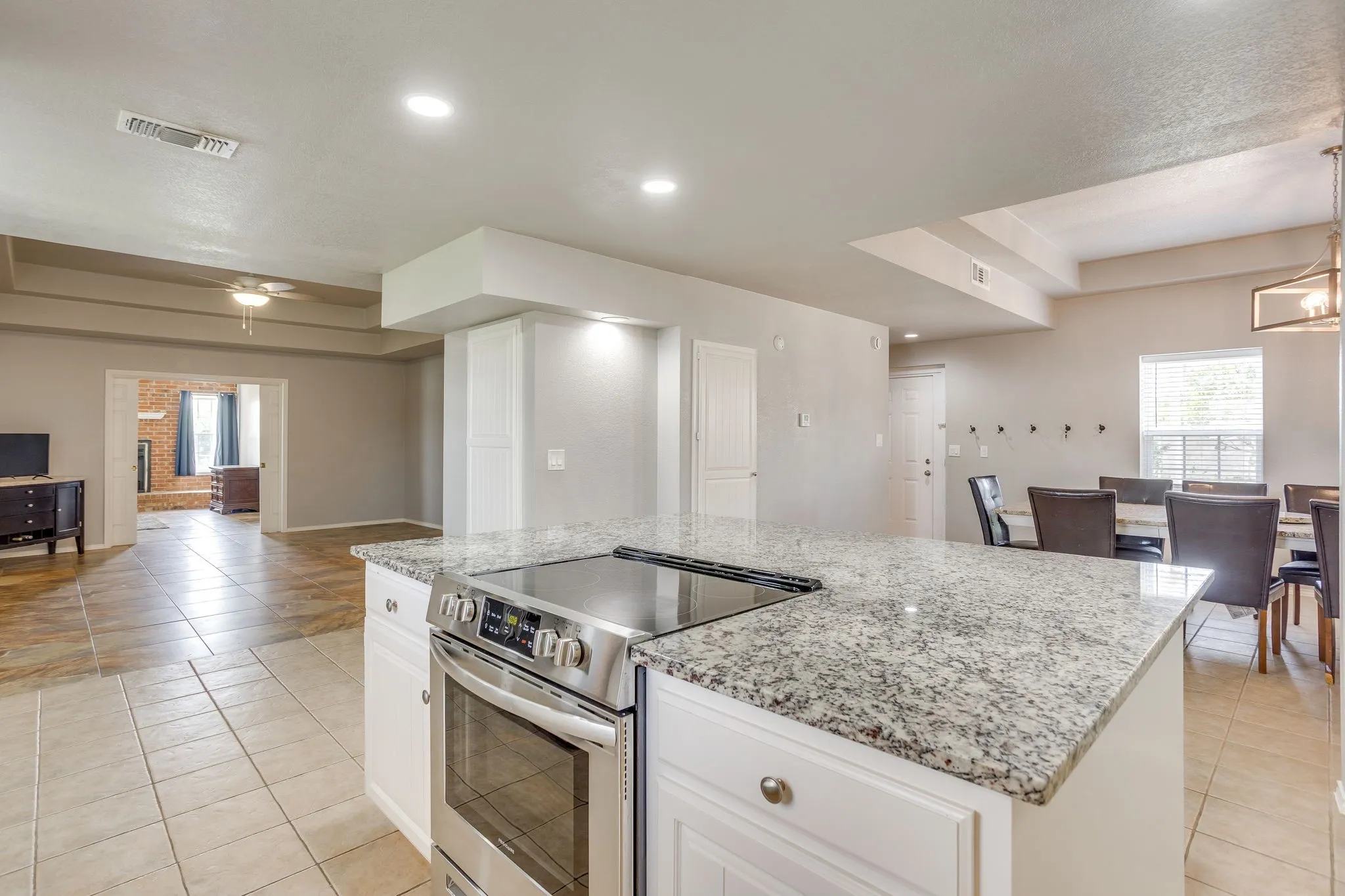 Single Family Residence For Sale in Johnson County , 807 Caddo Road, Joshua, Texas 76058, 5 Bedrooms, 5 Bathrooms, 2 Garage spaces, 3,910 Sqft, built in 1994, Price $680,000, mls#21275773, Real Estate Agent in Joshua, Homes For Sale in Johnson county, Homes For Sale in Joshua, Realtor in Joshua Texas, Real Estate Brokerage Independent Realty Texas, Luminita Cordes Realtor