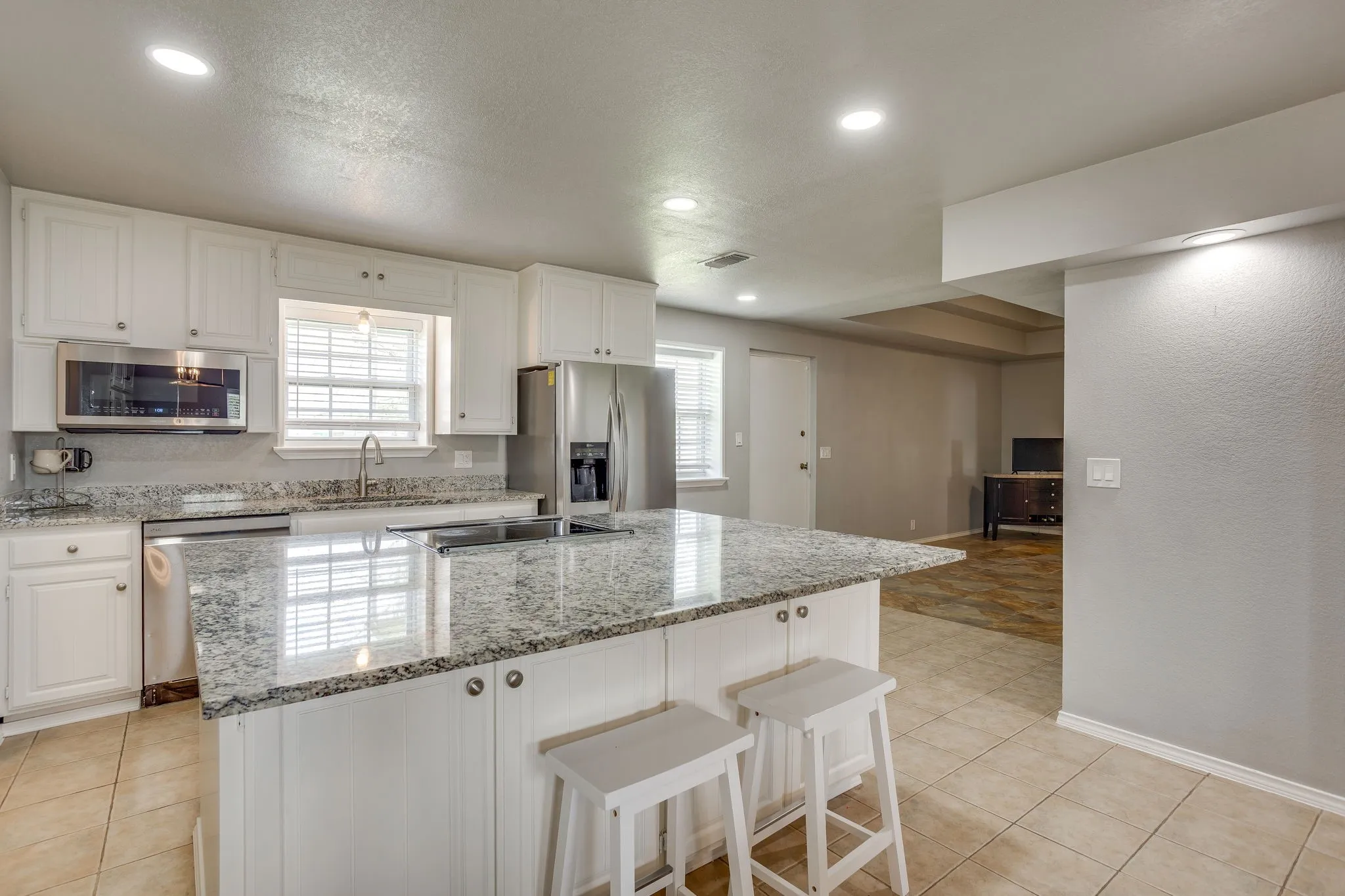 Single Family Residence For Sale in Johnson County , 807 Caddo Road, Joshua, Texas 76058, 5 Bedrooms, 5 Bathrooms, 2 Garage spaces, 3,910 Sqft, built in 1994, Price $680,000, mls#21275773, Real Estate Agent in Joshua, Homes For Sale in Johnson county, Homes For Sale in Joshua, Realtor in Joshua Texas, Real Estate Brokerage Independent Realty Texas, Luminita Cordes Realtor