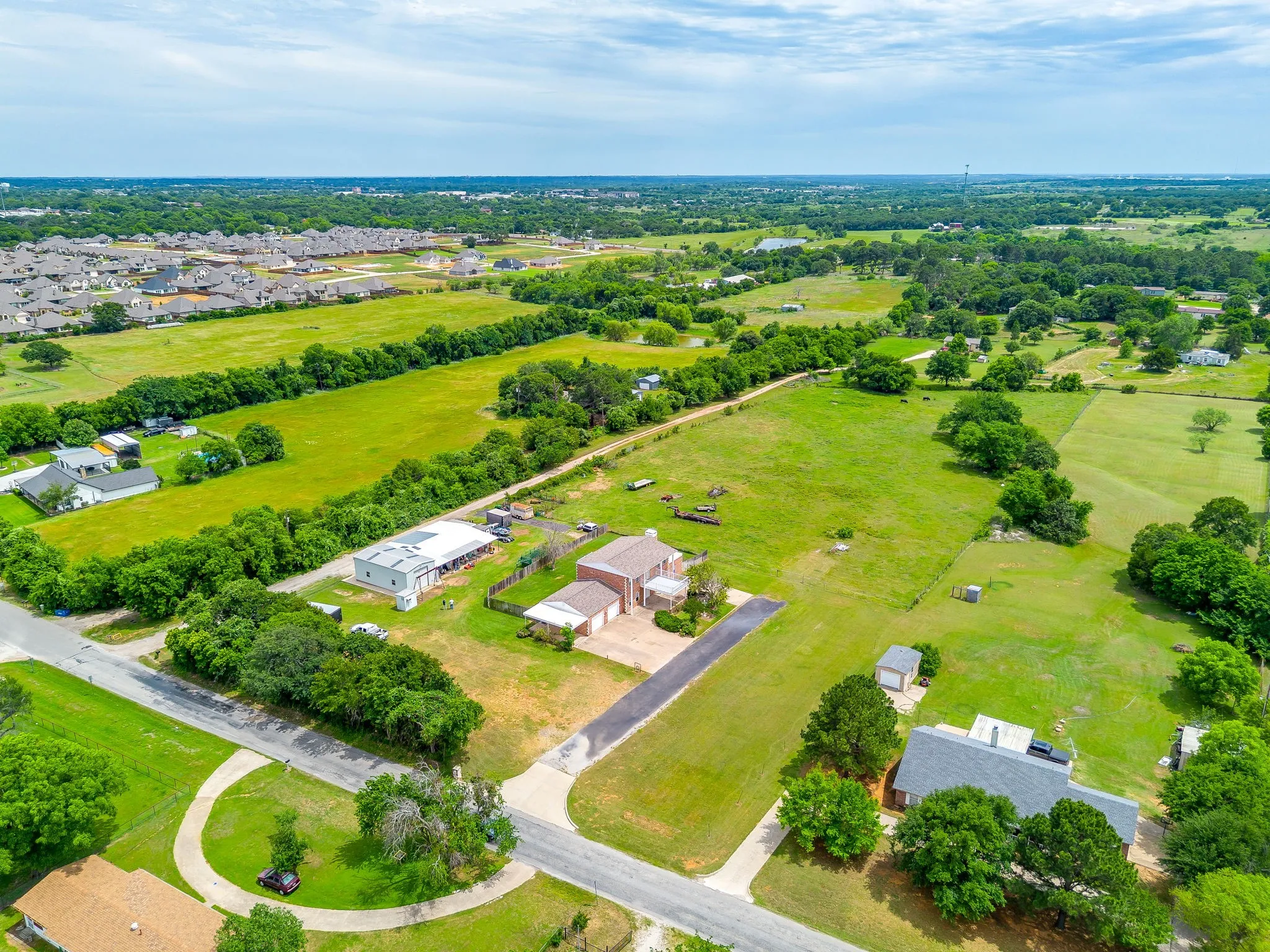 Single Family Residence For Sale in Johnson County , 807 Caddo Road, Joshua, Texas 76058, 5 Bedrooms, 5 Bathrooms, 2 Garage spaces, 3,910 Sqft, built in 1994, Price $680,000, mls#21275773, Real Estate Agent in Joshua, Homes For Sale in Johnson county, Homes For Sale in Joshua, Realtor in Joshua Texas, Real Estate Brokerage Independent Realty Texas, Luminita Cordes Realtor